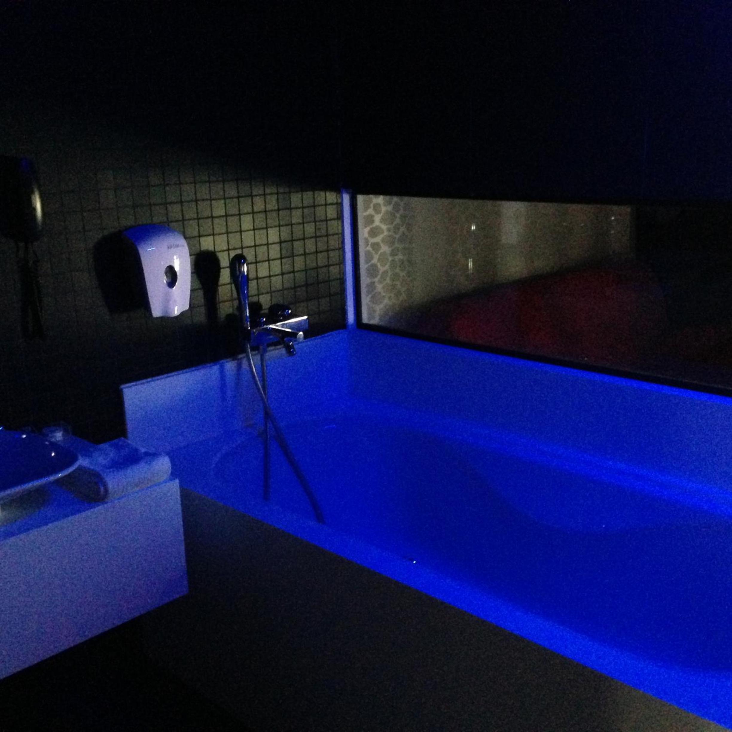 Premium Double Room - Photo 9