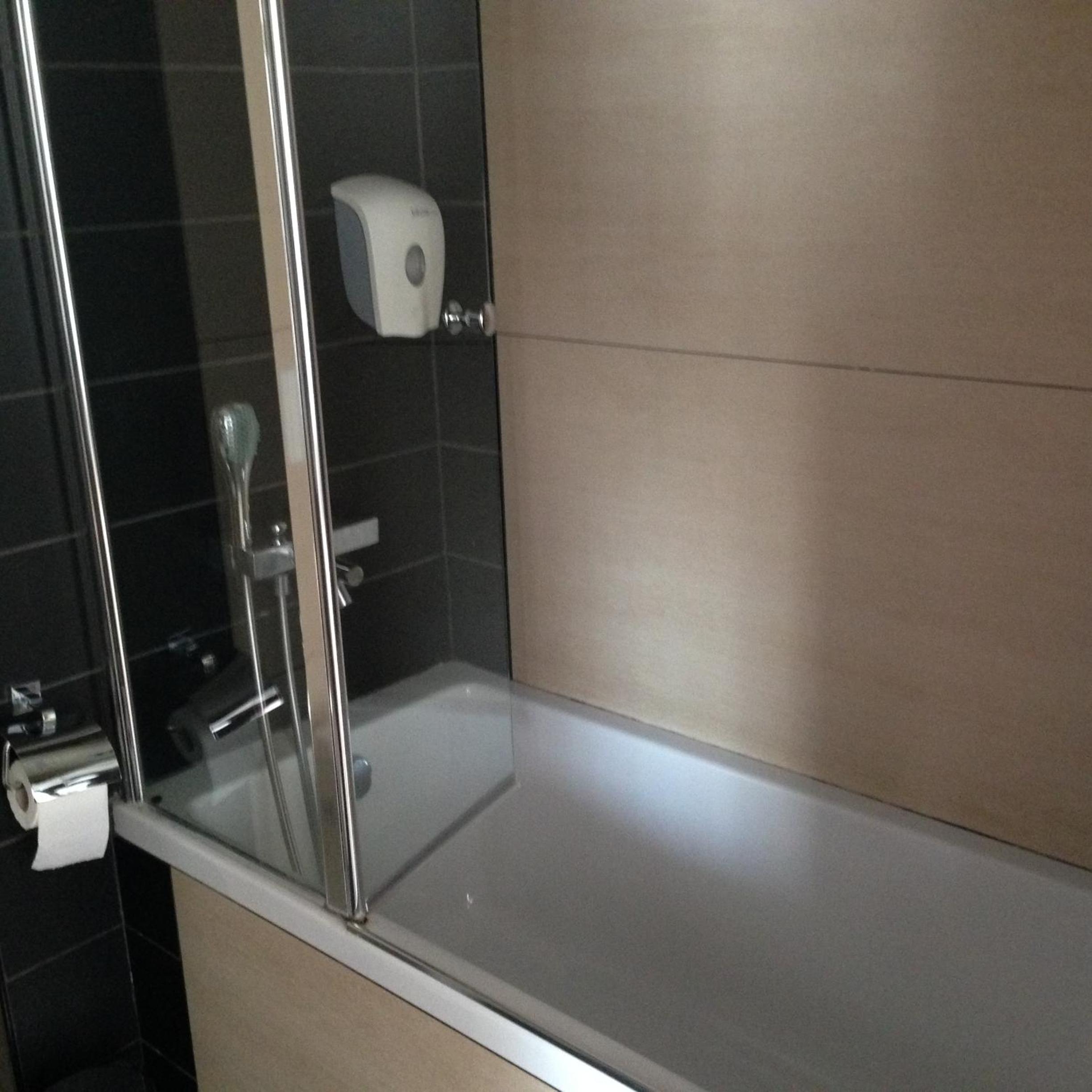 Corner Suite - Photo 16