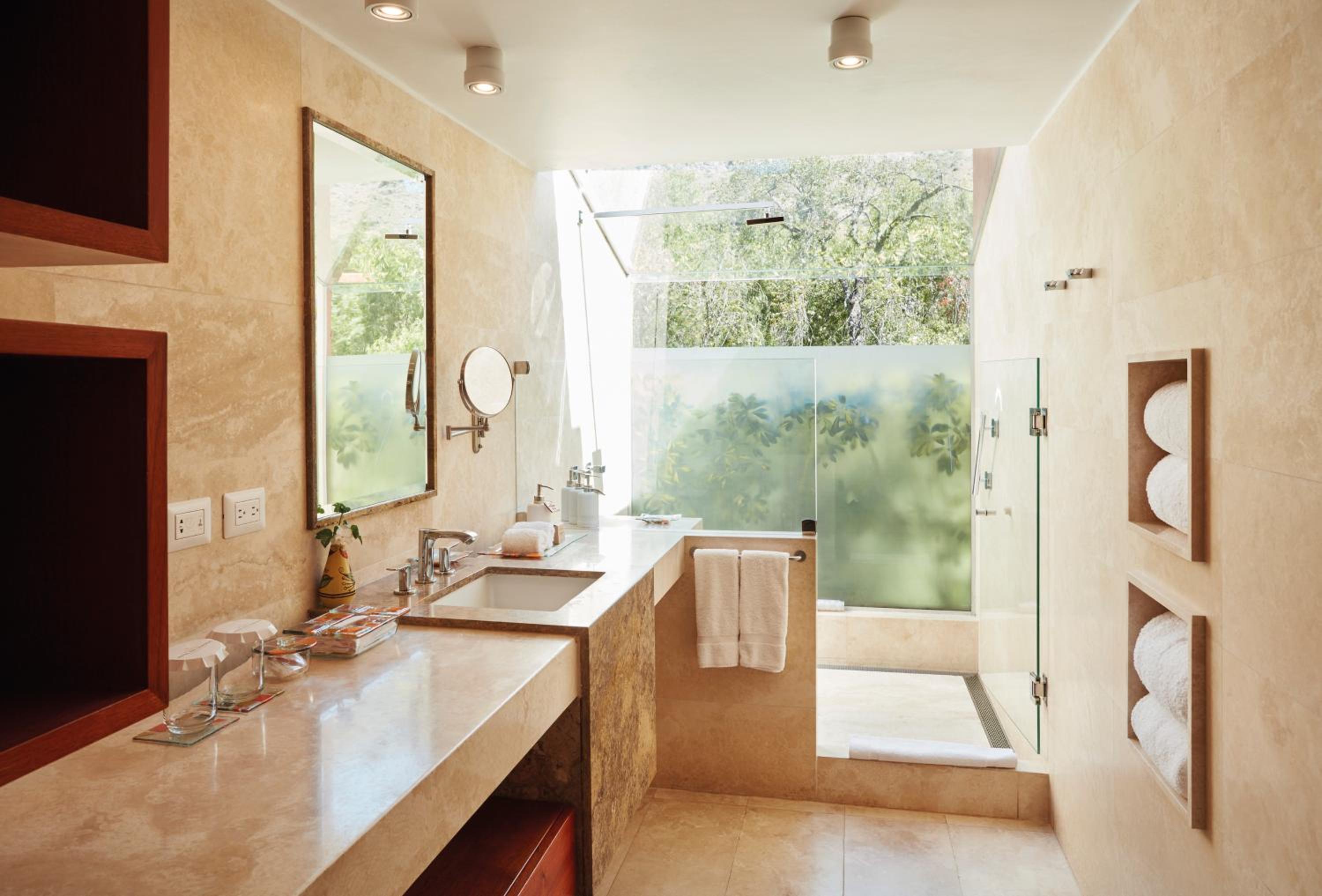 King Junior Suite with Garden View photo 3
