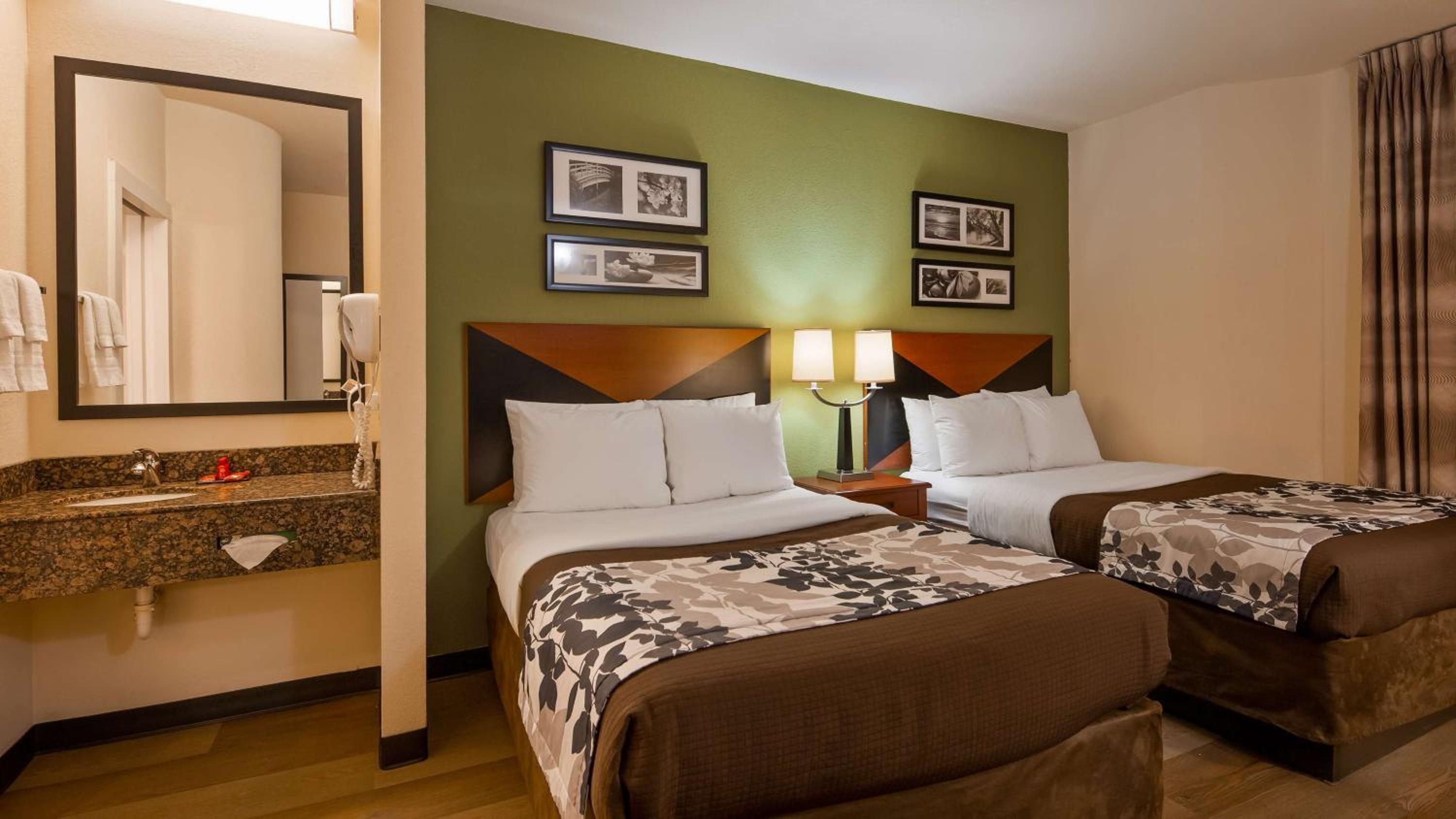 Double Room With Two Double Beds photo 2