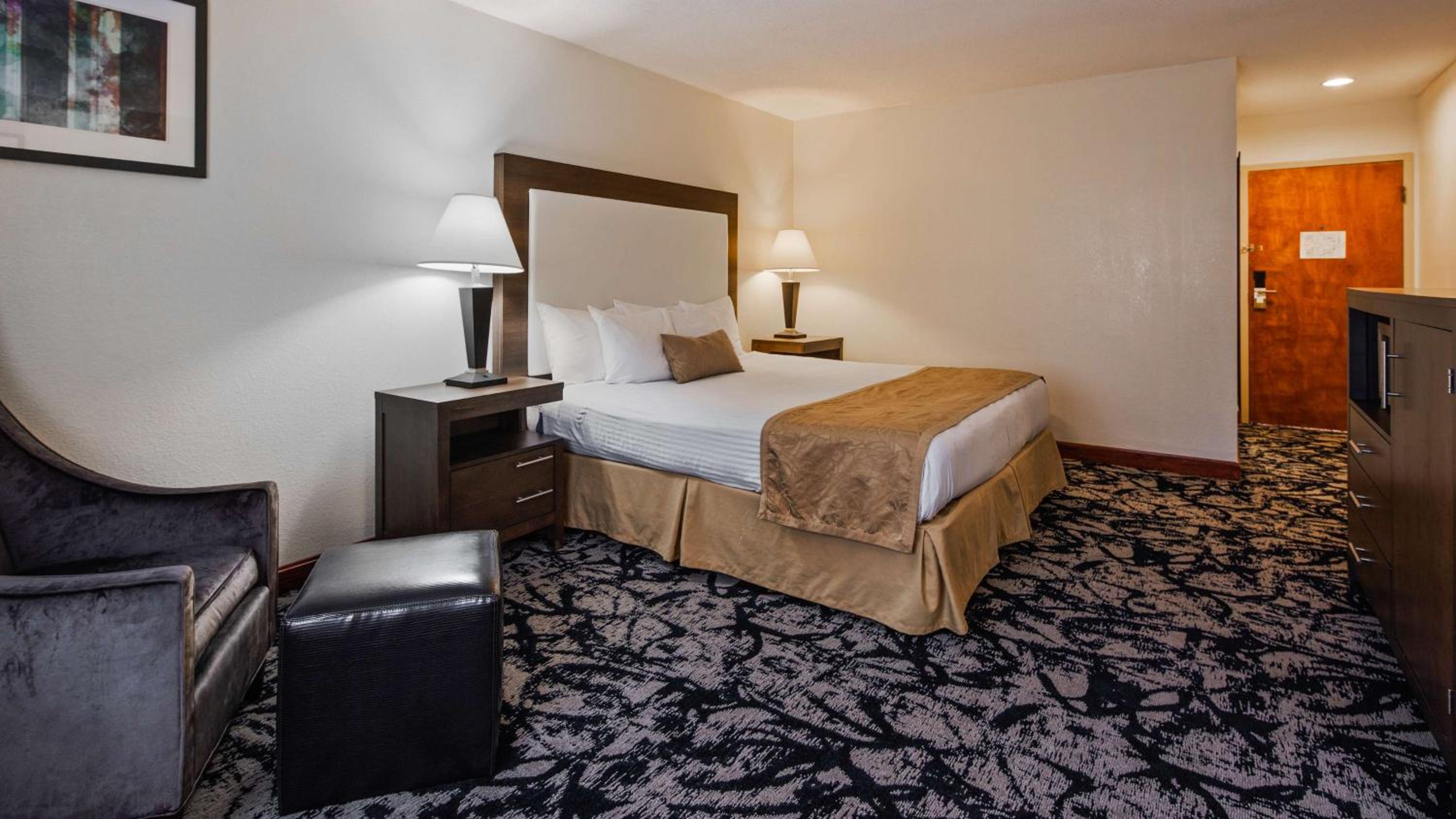 King Room - Non-Smoking - Photo 1