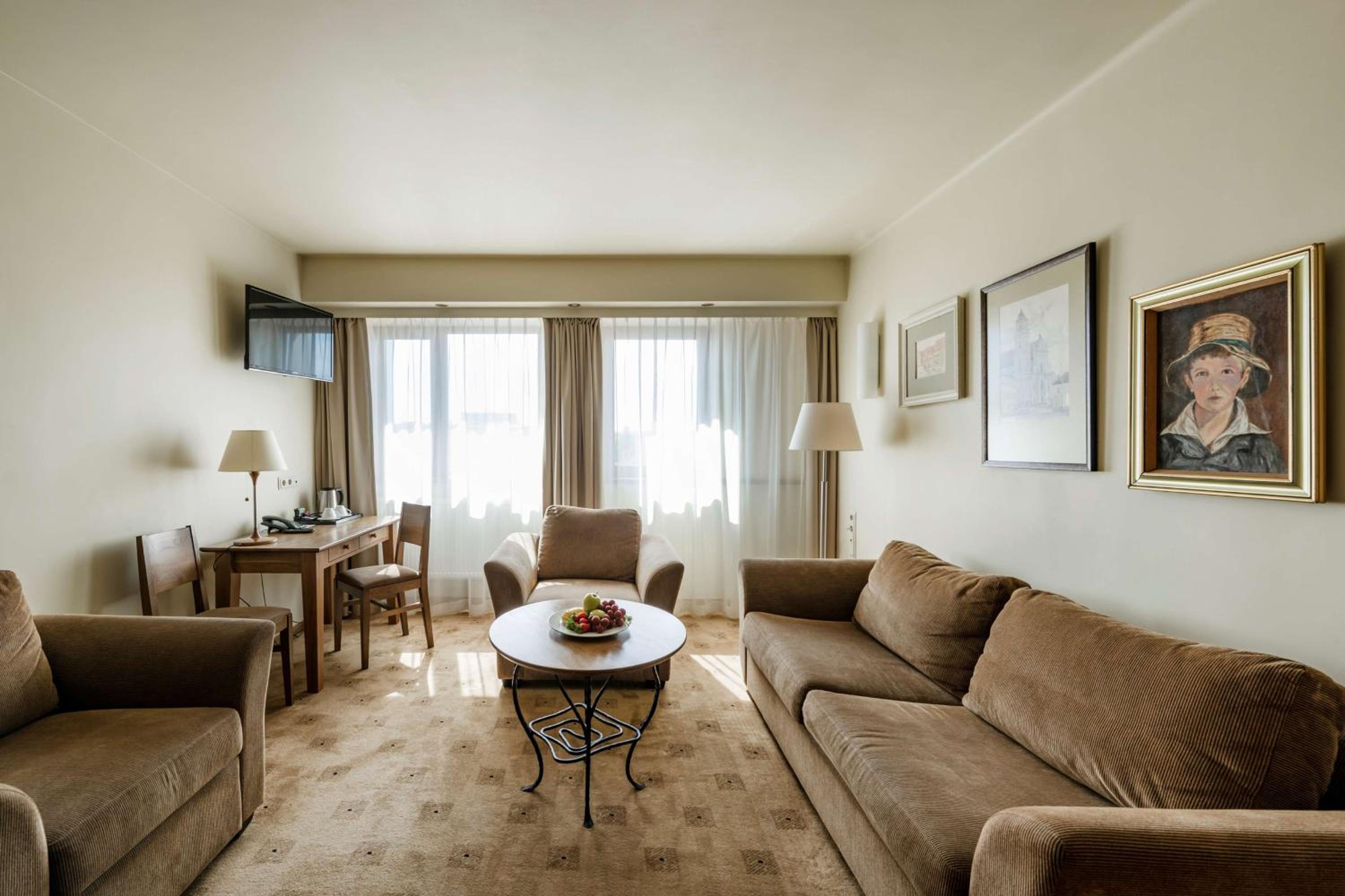 Queen Suite - Photo 4