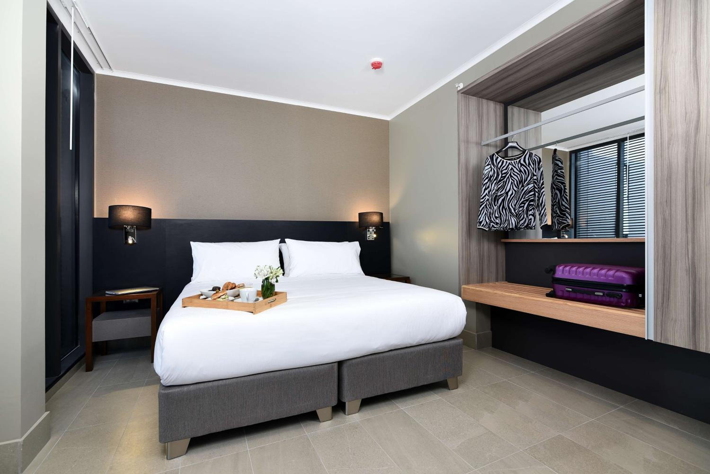 Superior King Room - Photo 4