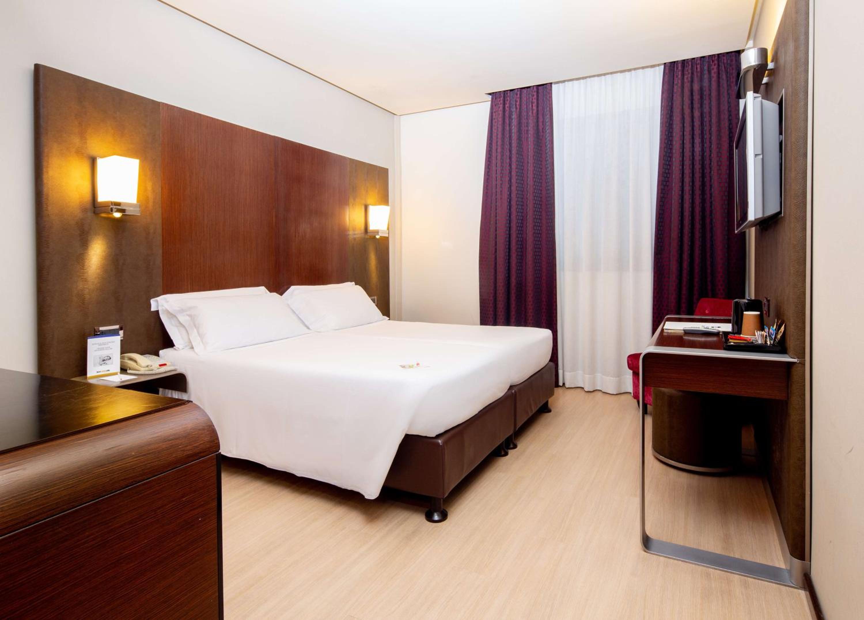 Standard Twin Room - Photo 1