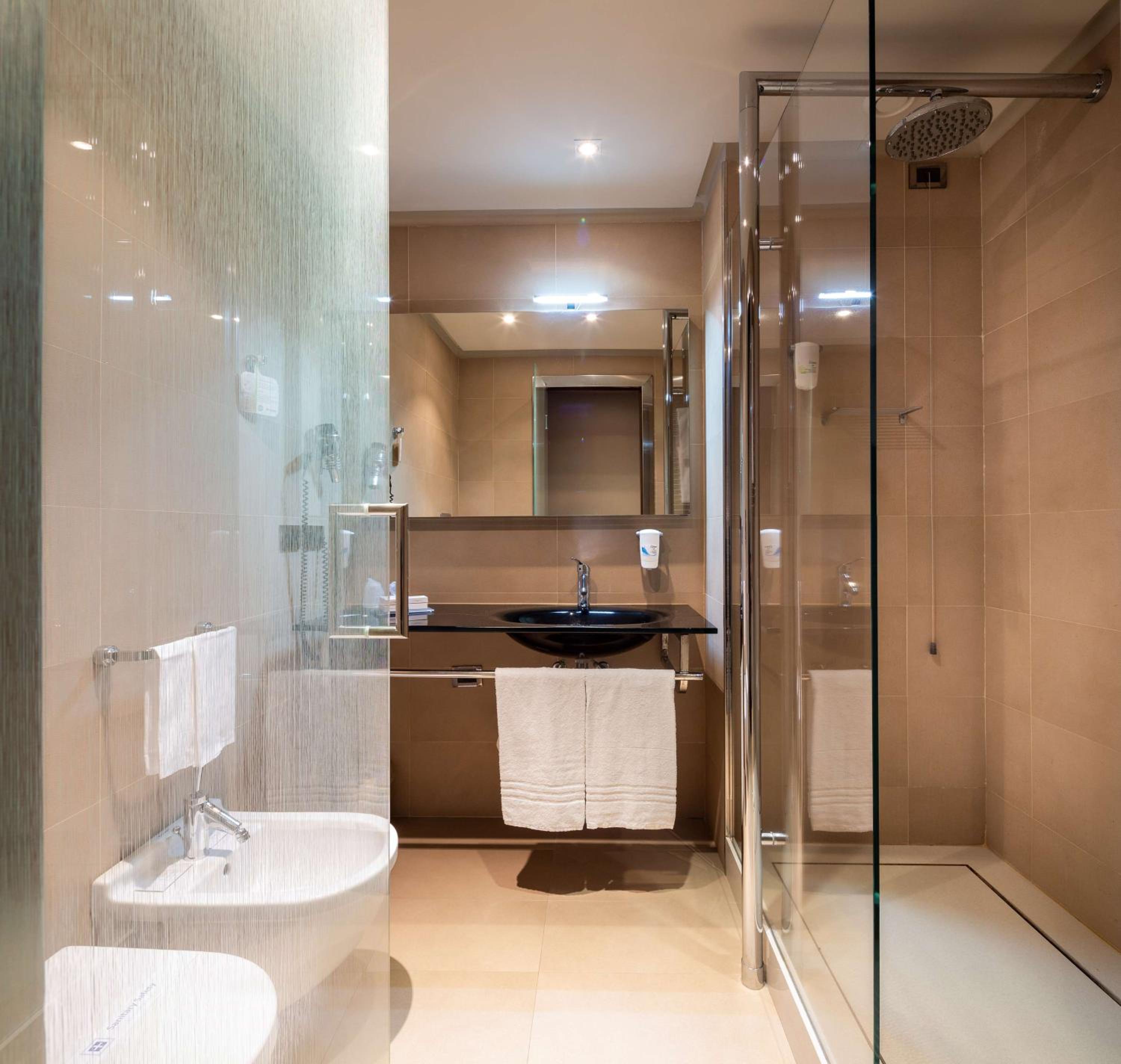 Standard Twin Room - Photo 2