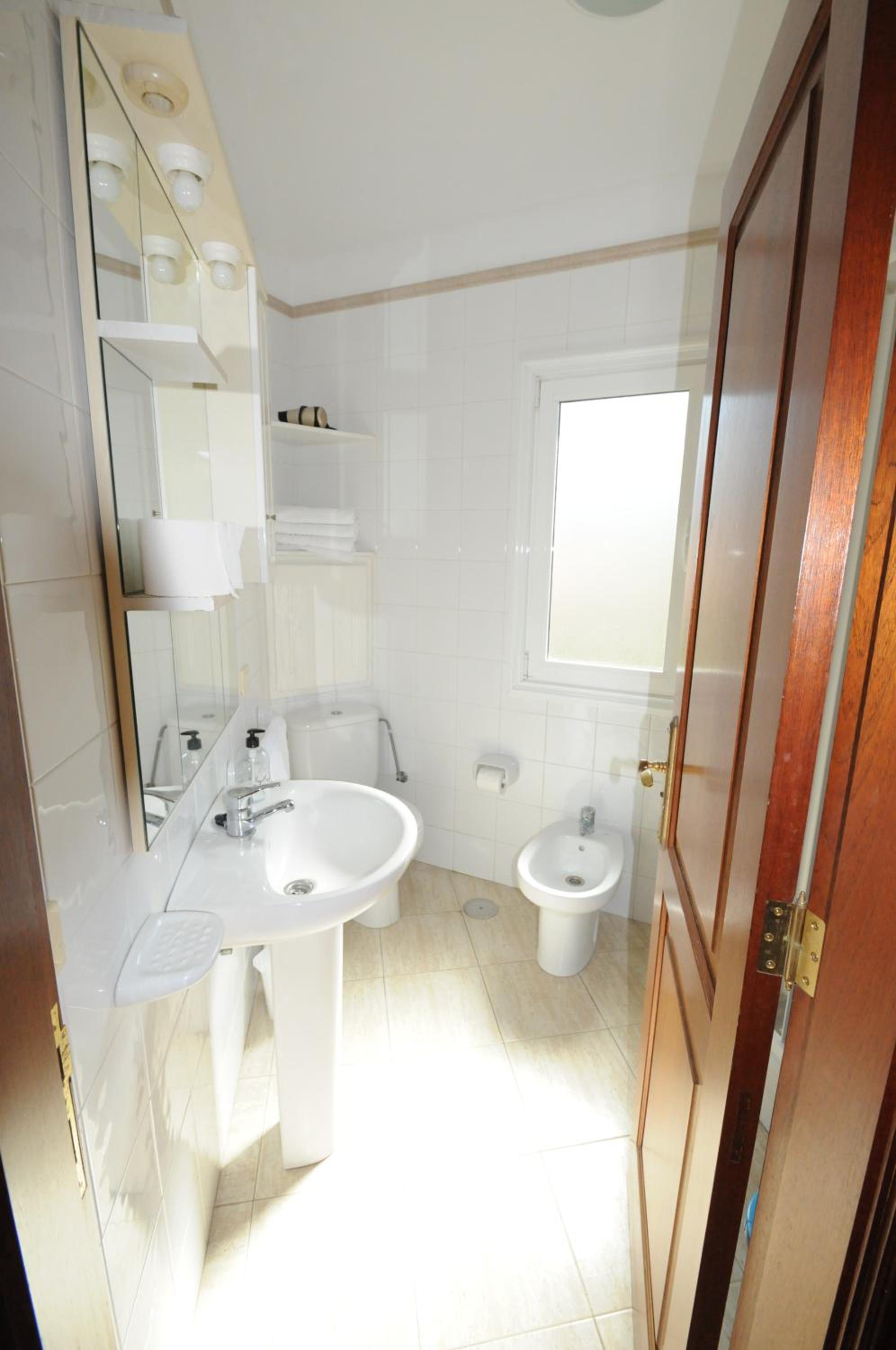 One-Bedroom Apartment with Sea View and Mountain view photo 3