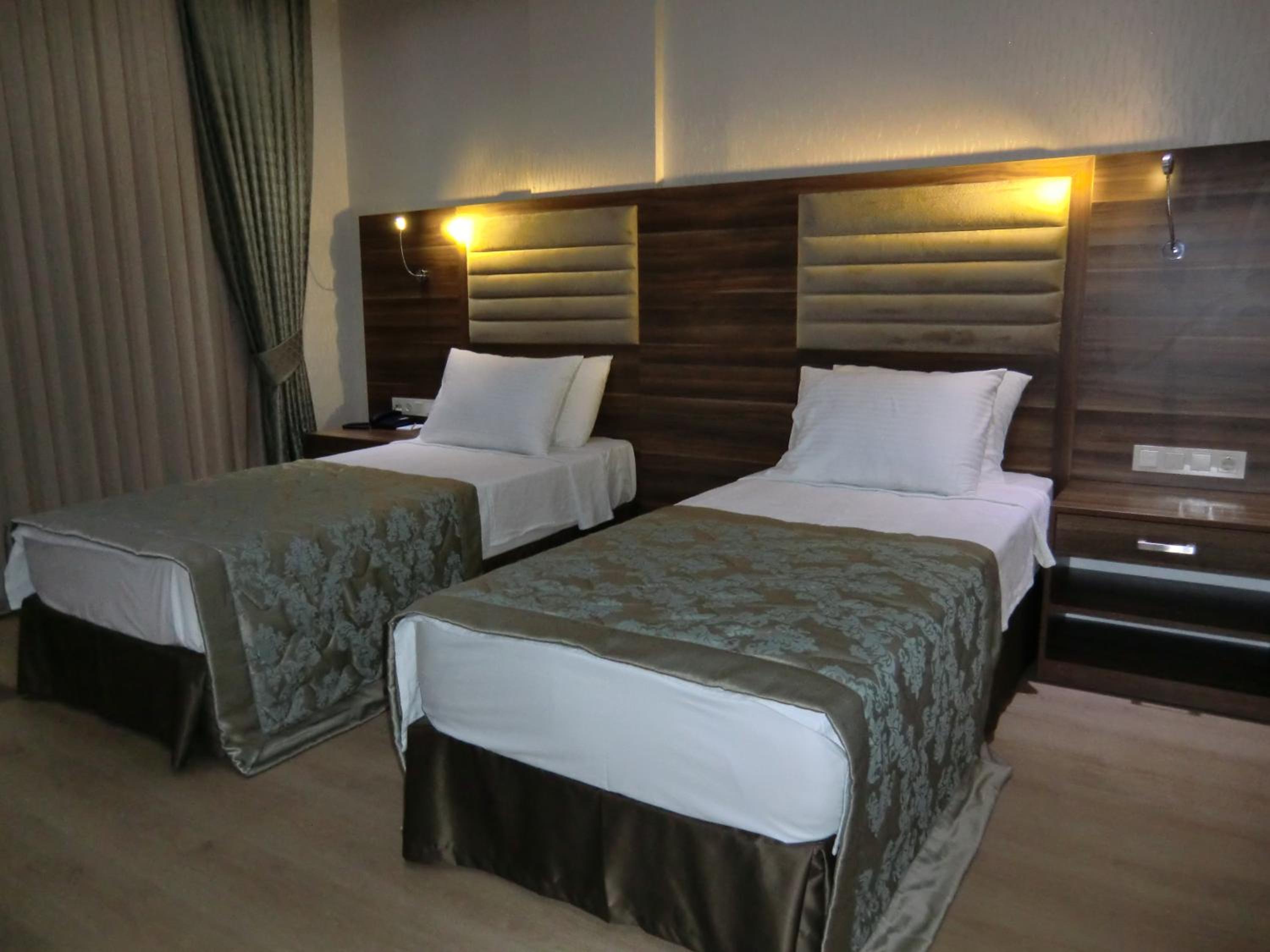 Standard Double or Twin Room photo 3