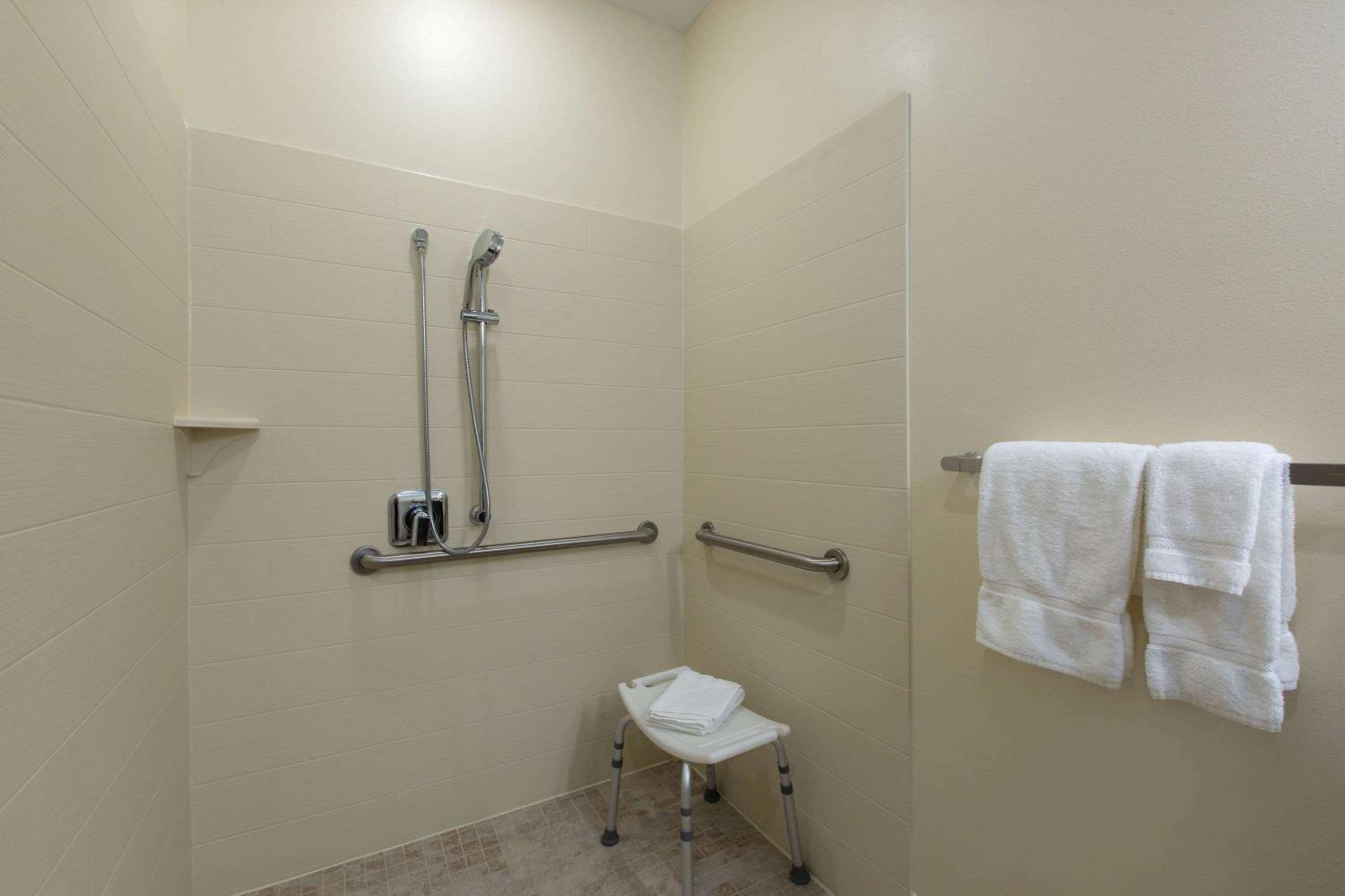 King Room - Mobility Access/Non-Smoking - Photo 4