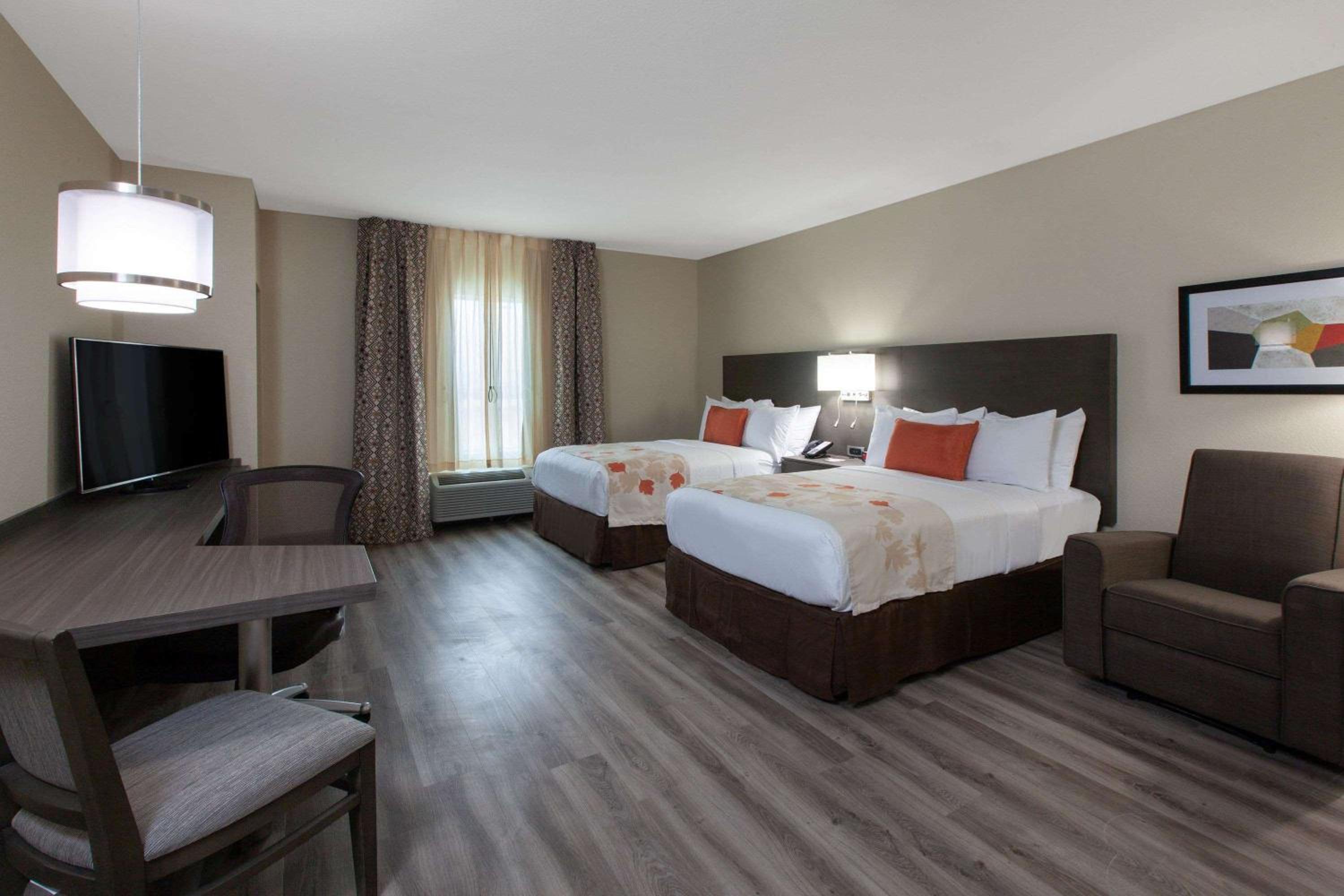 Studio Suite with Two Double Beds and Bath Tub - Mobility/Hearing Access - Non-Smoking photo 1