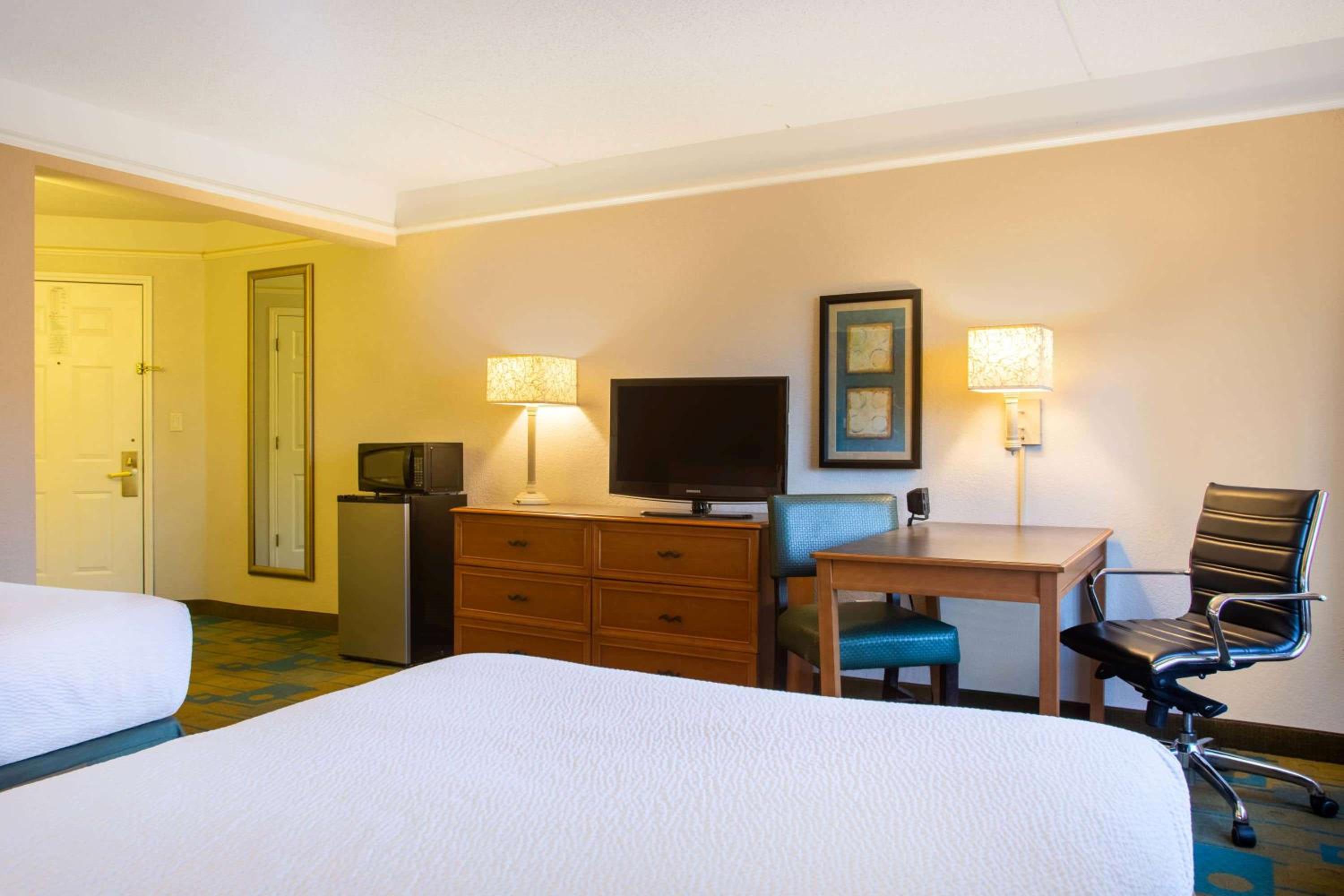 Double Room with Two Double Beds - Non-Smoking - Photo 1