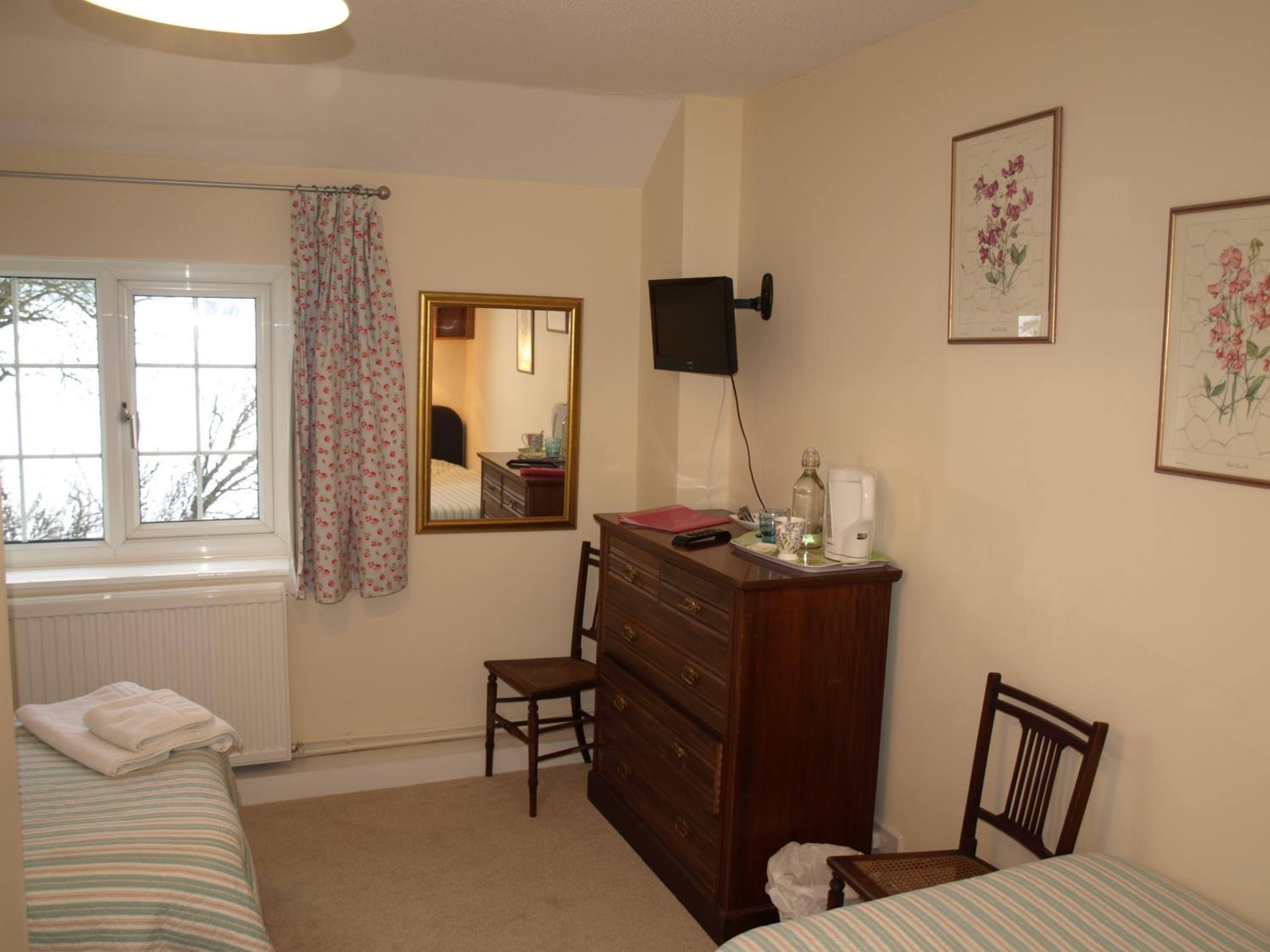 Small Twin Room photo 1