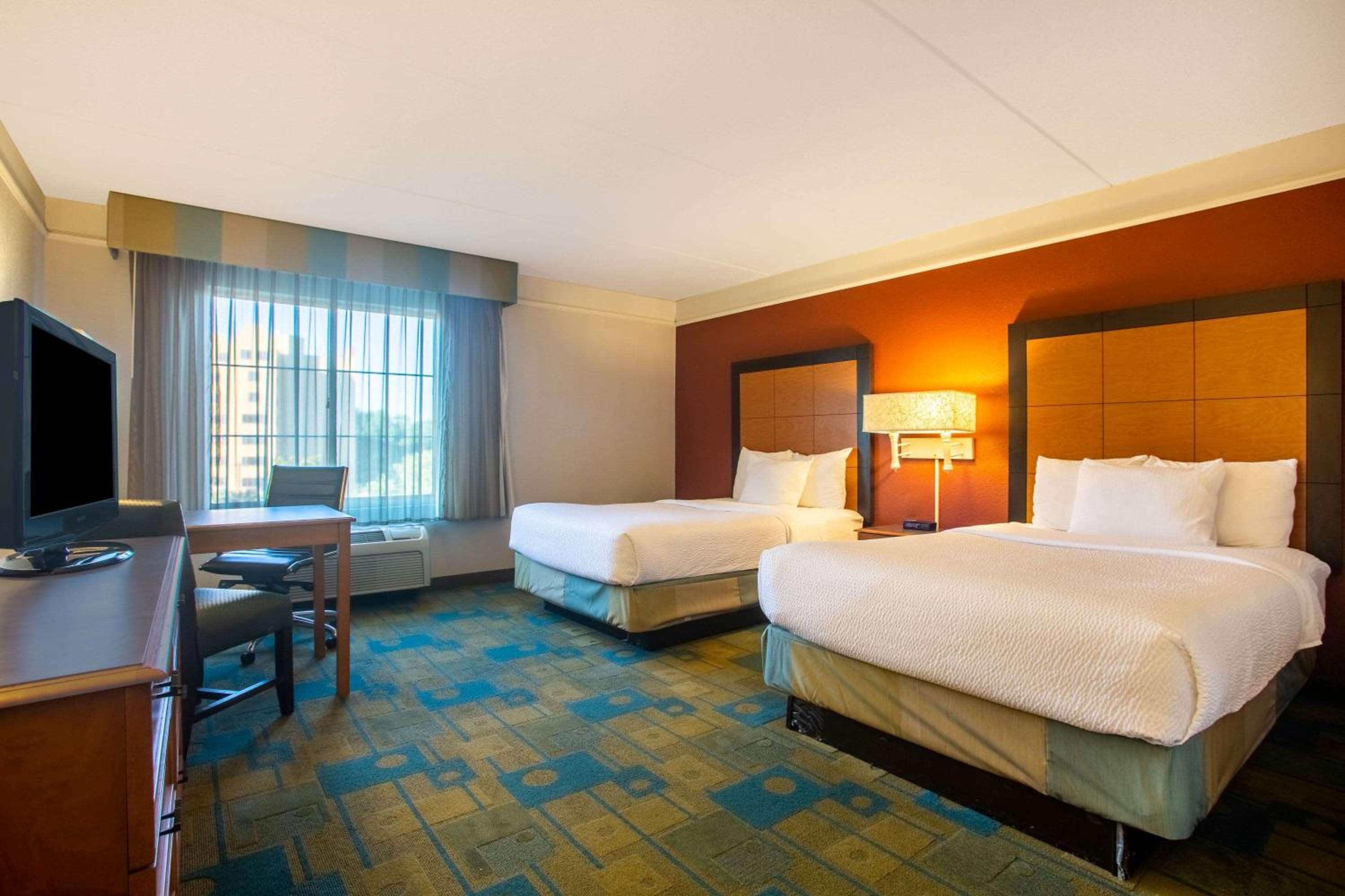 Double Room with Two Double Beds - Non-Smoking - Photo 2