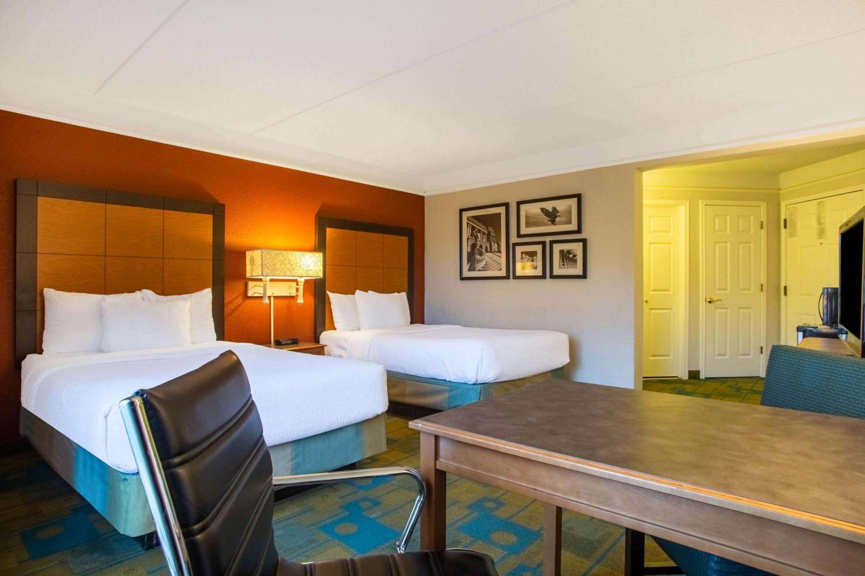 Double Room with Two Double Beds - Non-Smoking - Photo 3