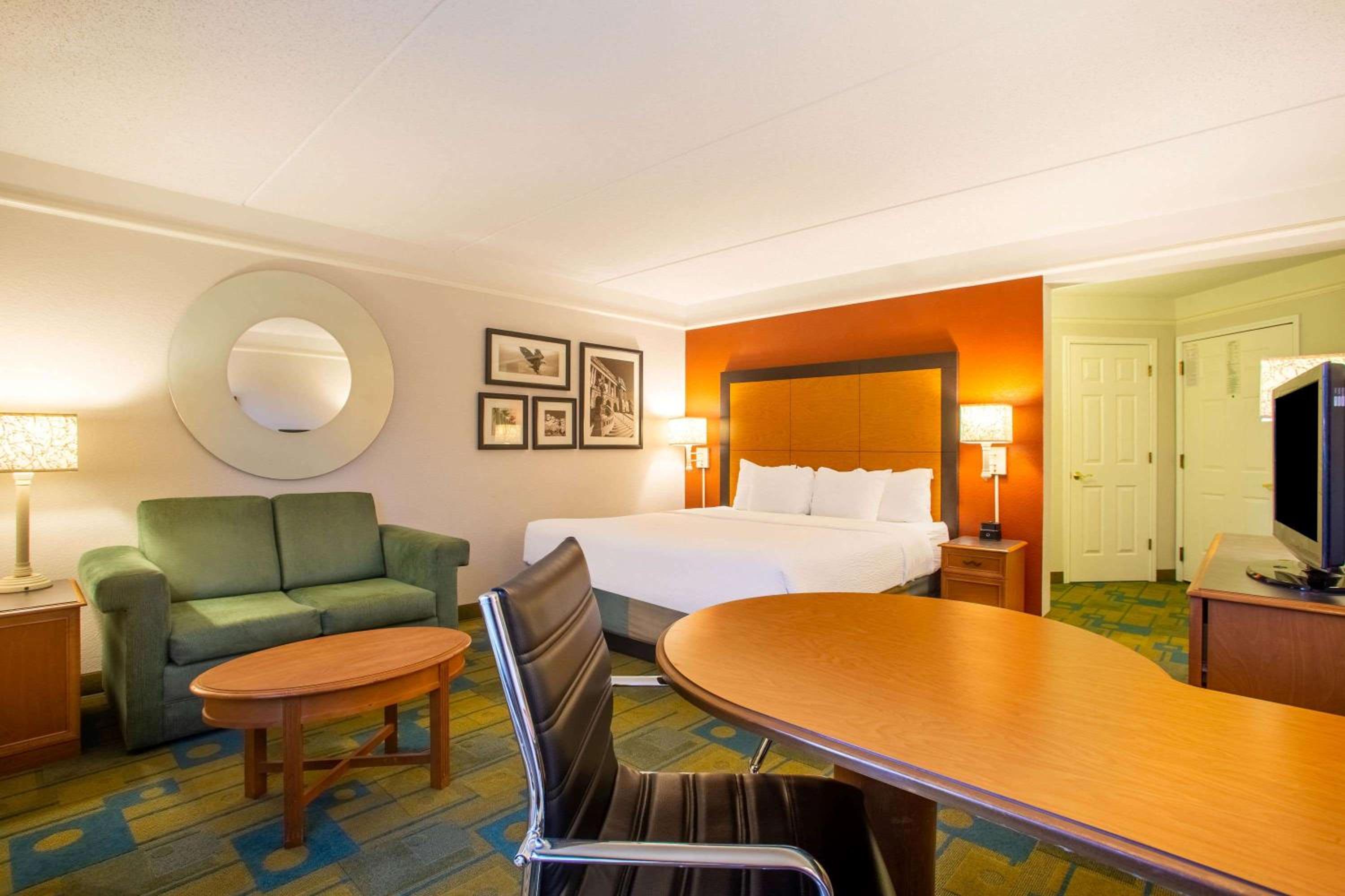 Executive King Room - Photo 4
