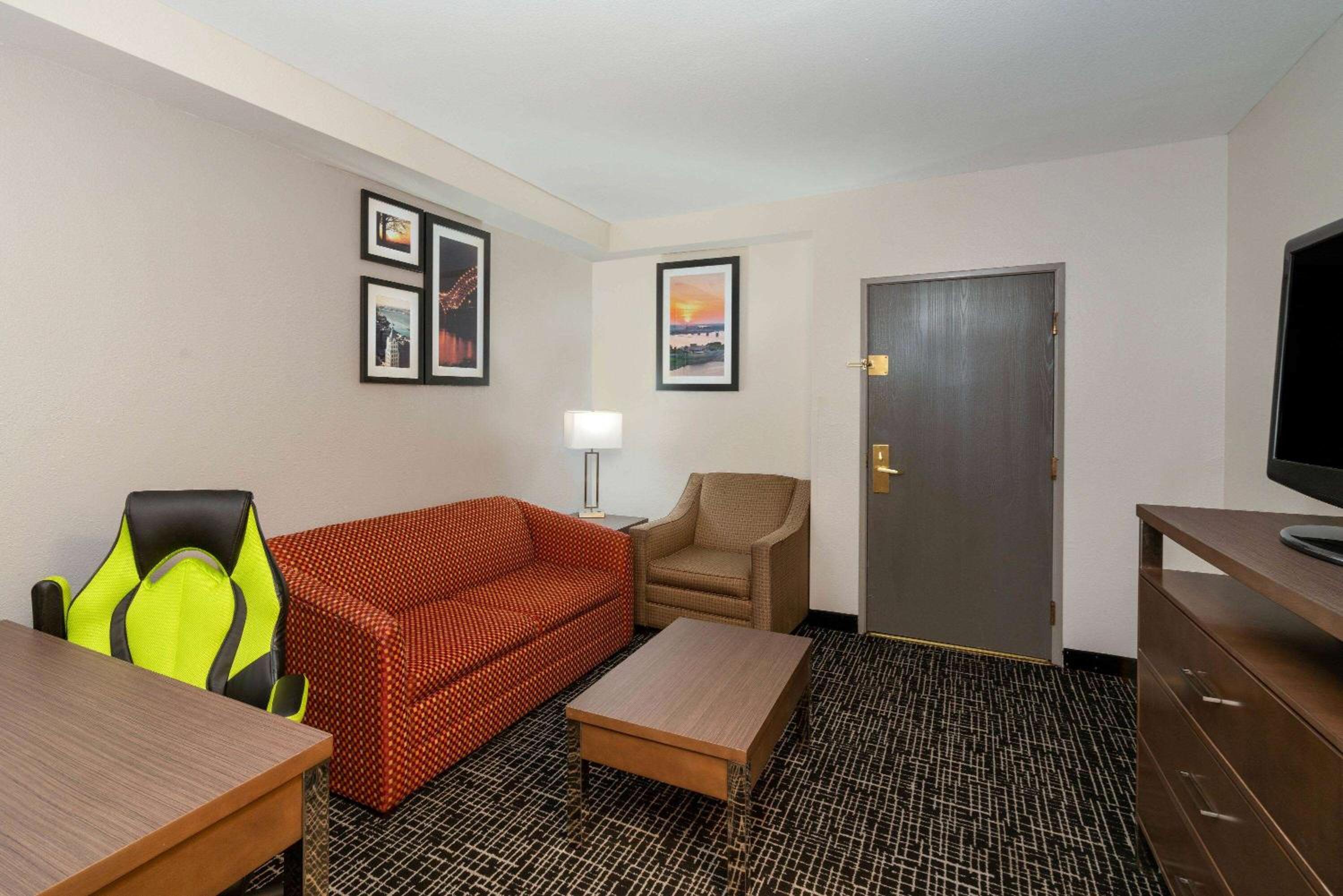 King Studio Suite - Non-Smoking - Photo 2