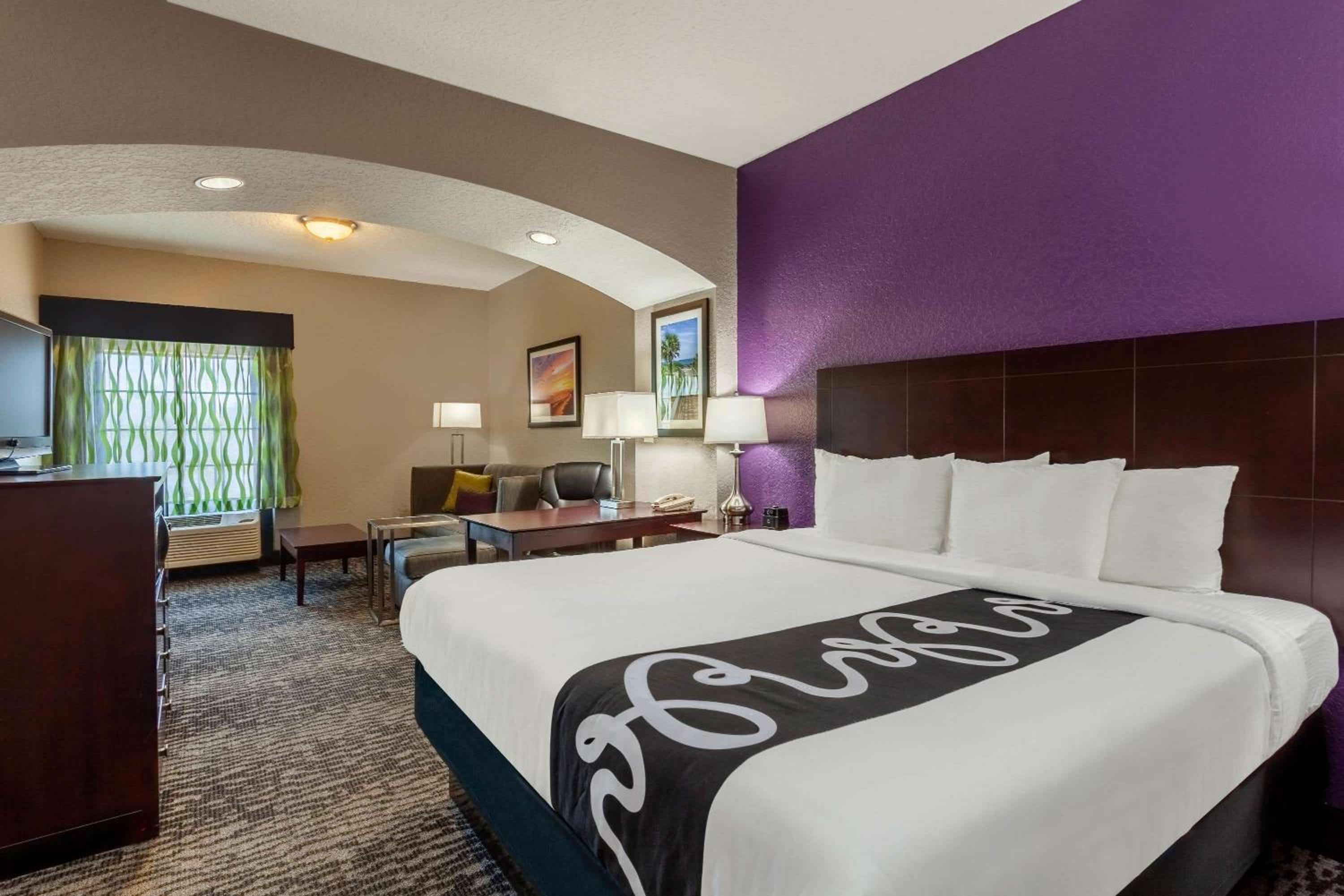 Executive King Room - Photo 3