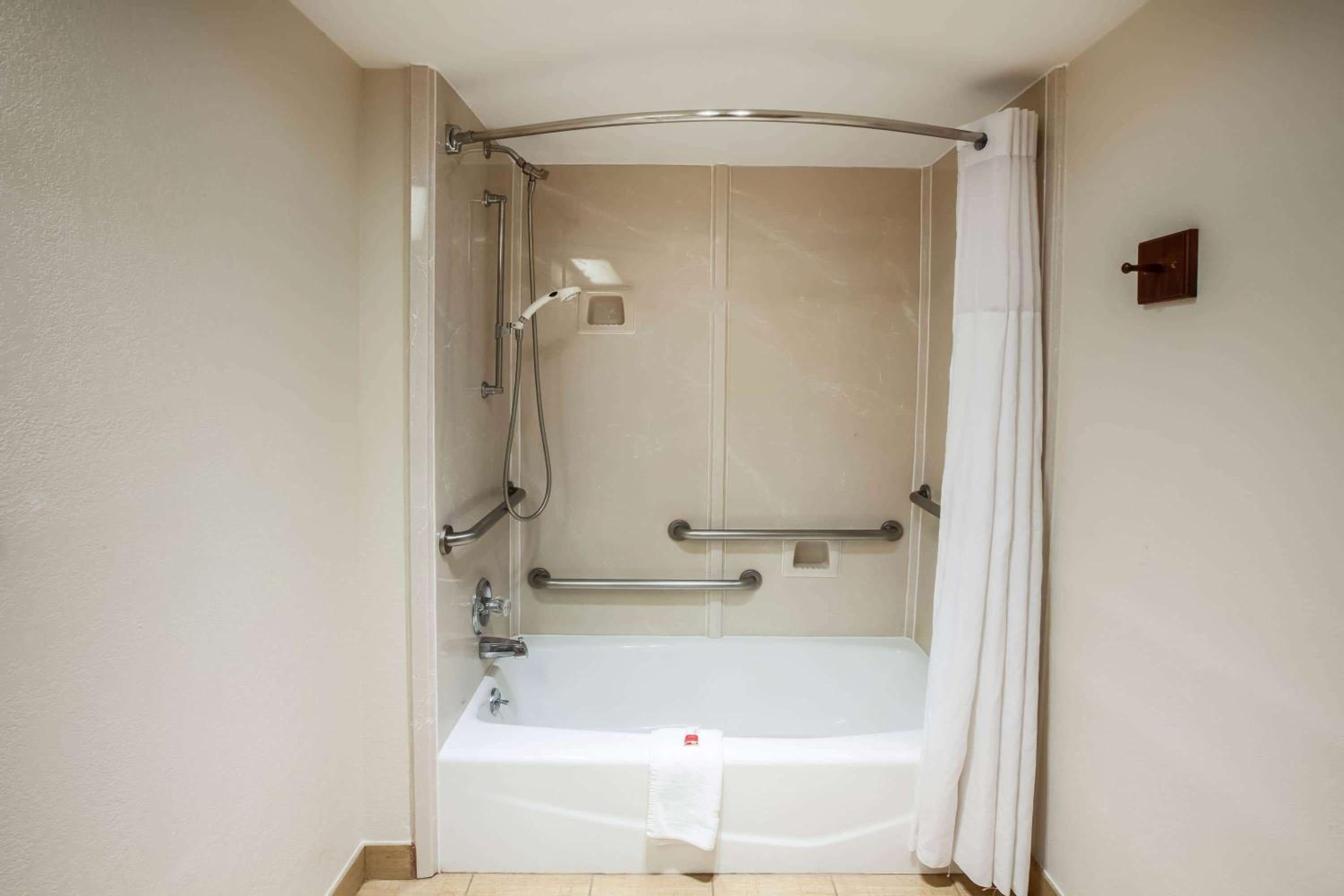 King Room - Disability Access/Non-Smoking - Photo 5
