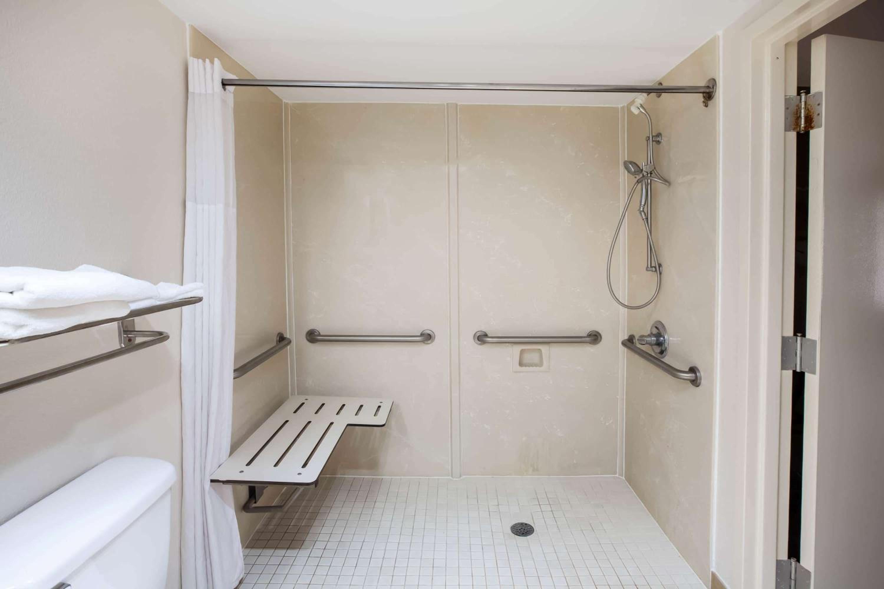 King Room - Disability Access/Non-Smoking - Photo 4