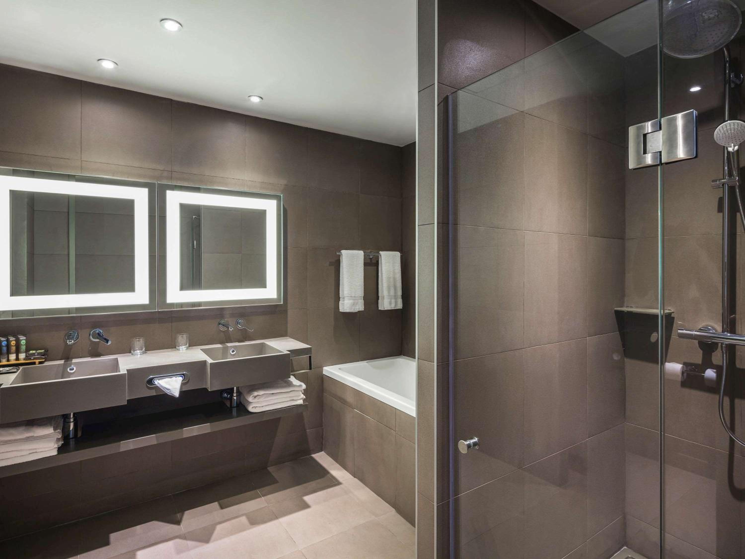 Junior King Suite - Photo 8