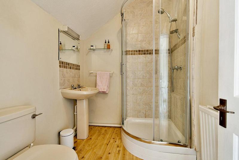 Double Room with Private External Shower photo 3
