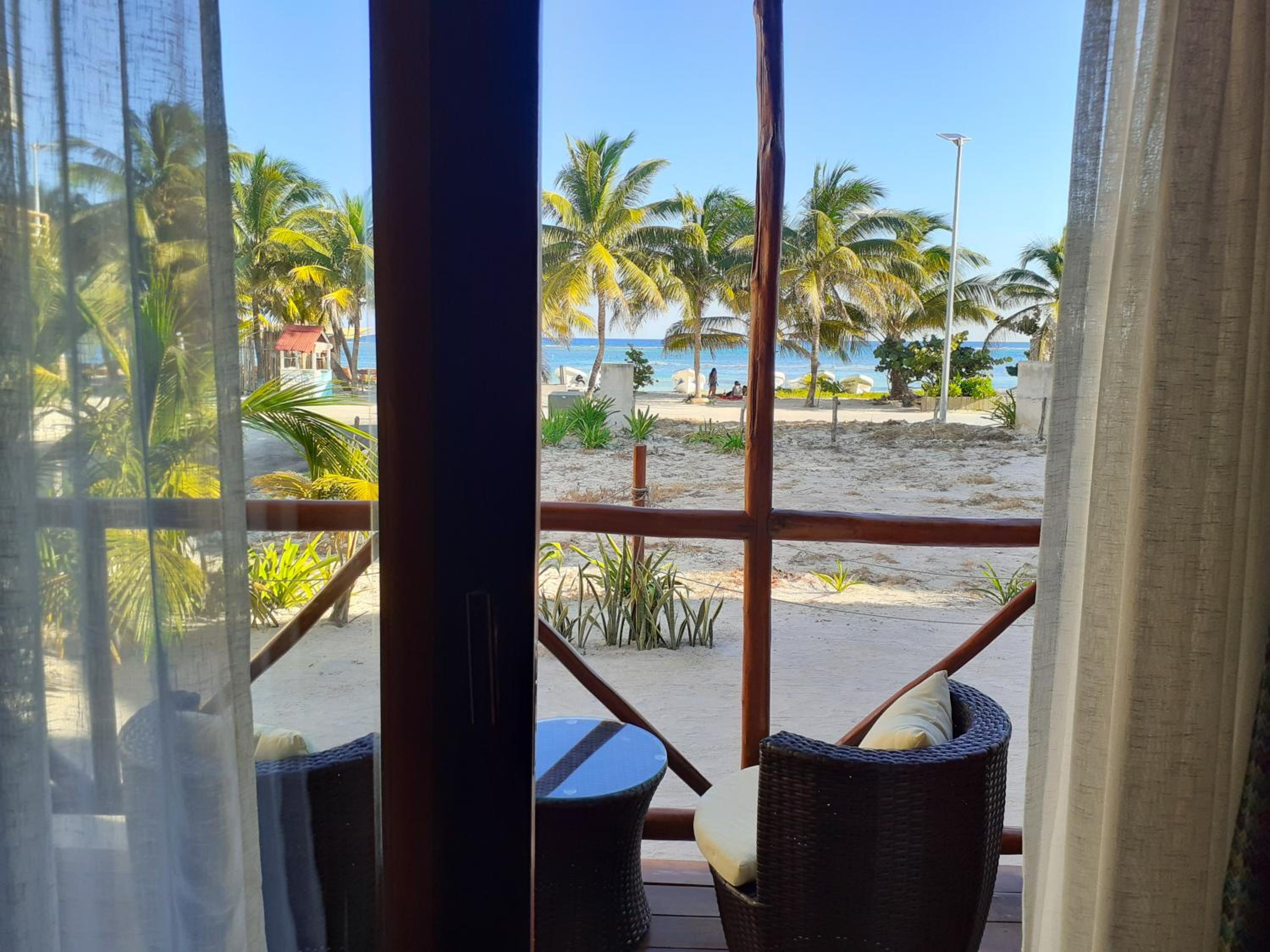 Quadruple Room with Sea View - Photo 15