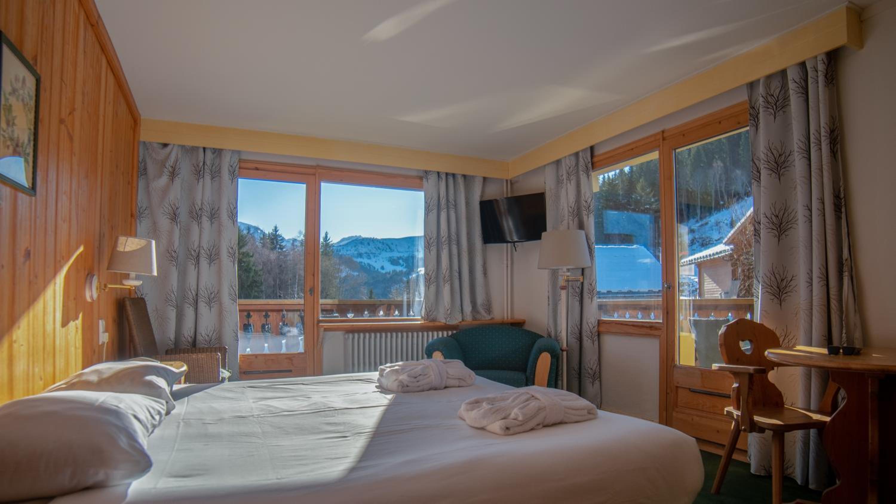 Deluxe Room with Mont Blanc view photo 3