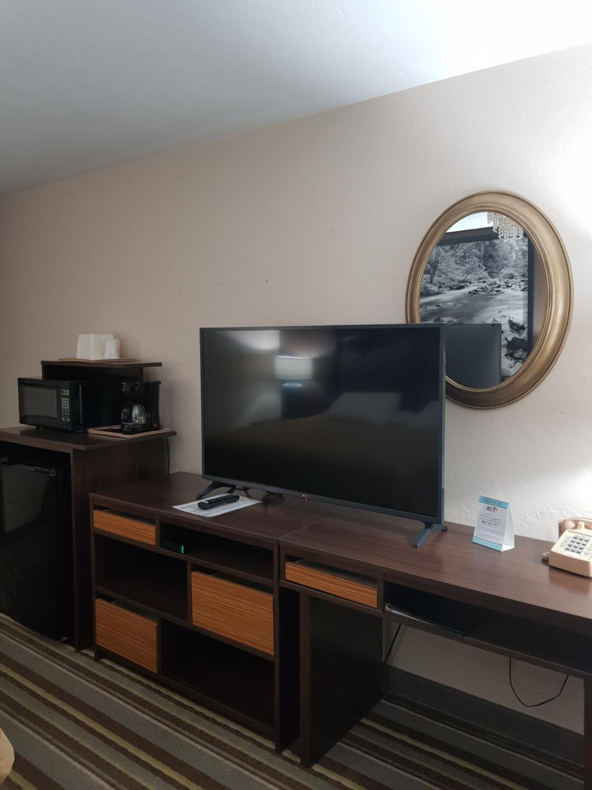 King Room - Non-Smoking - Photo 2