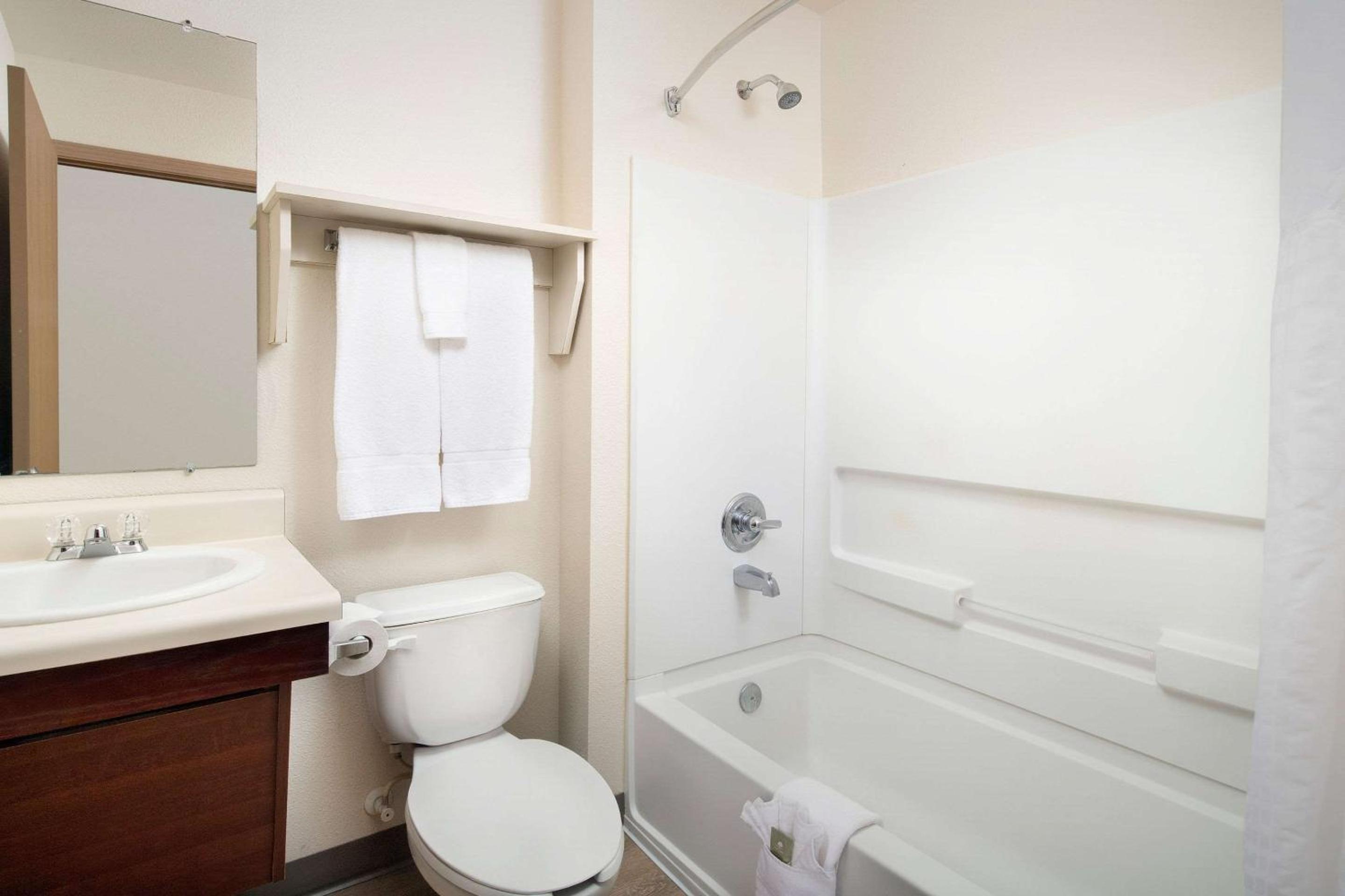 Double Room with Two Double Beds - Non-Smoking photo 3