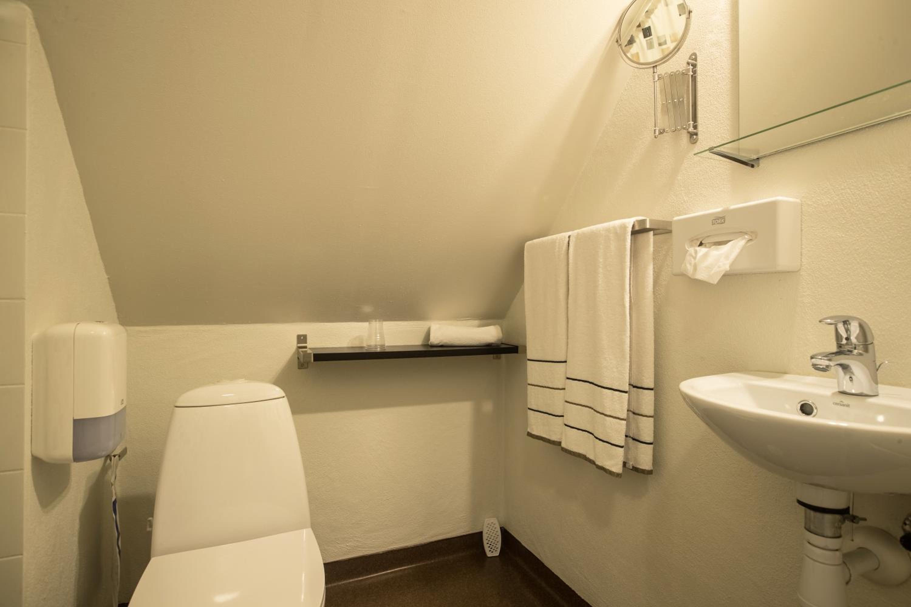 Double or Twin Room with Bathroom photo 3