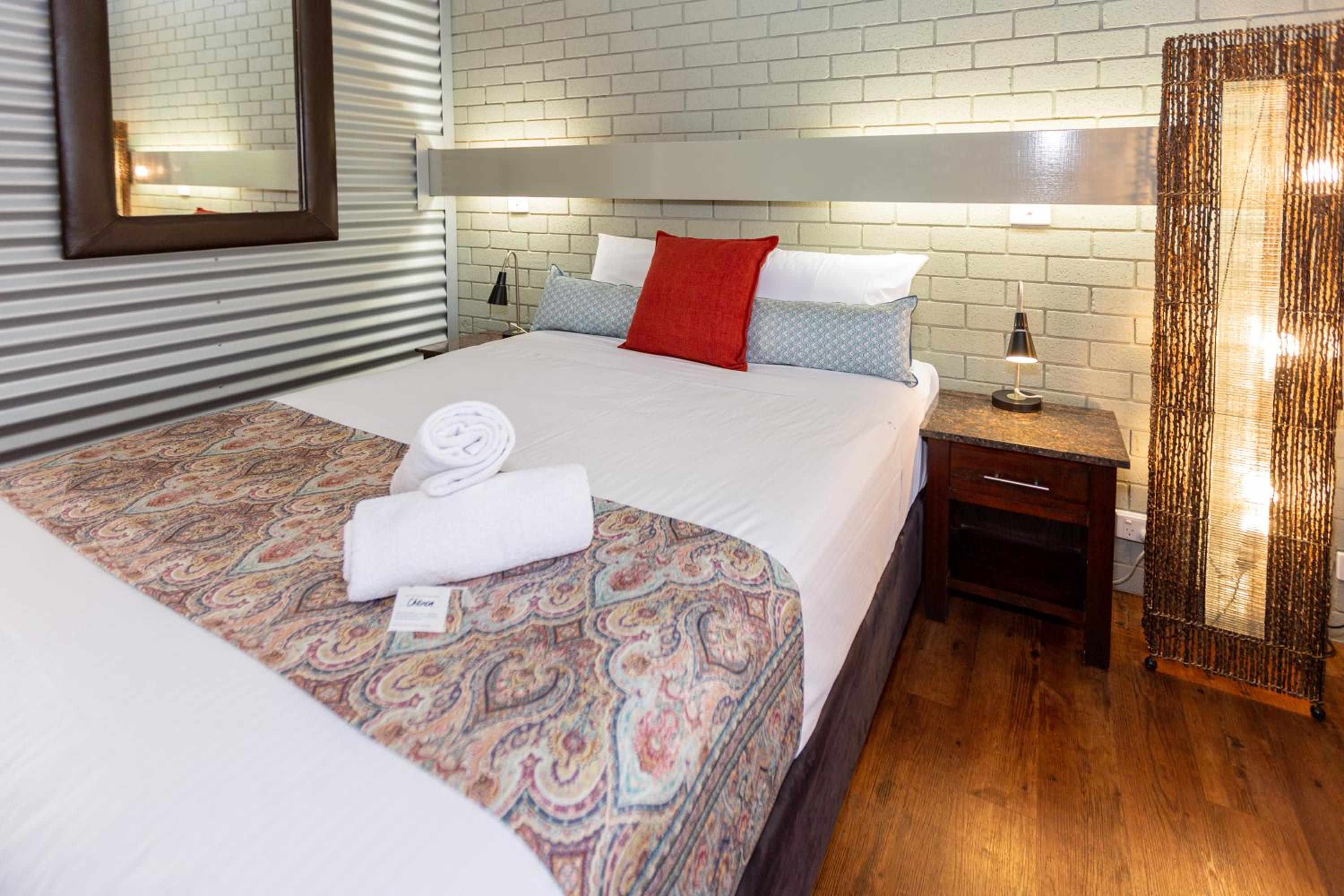 Deluxe Queen Room - Photo 7