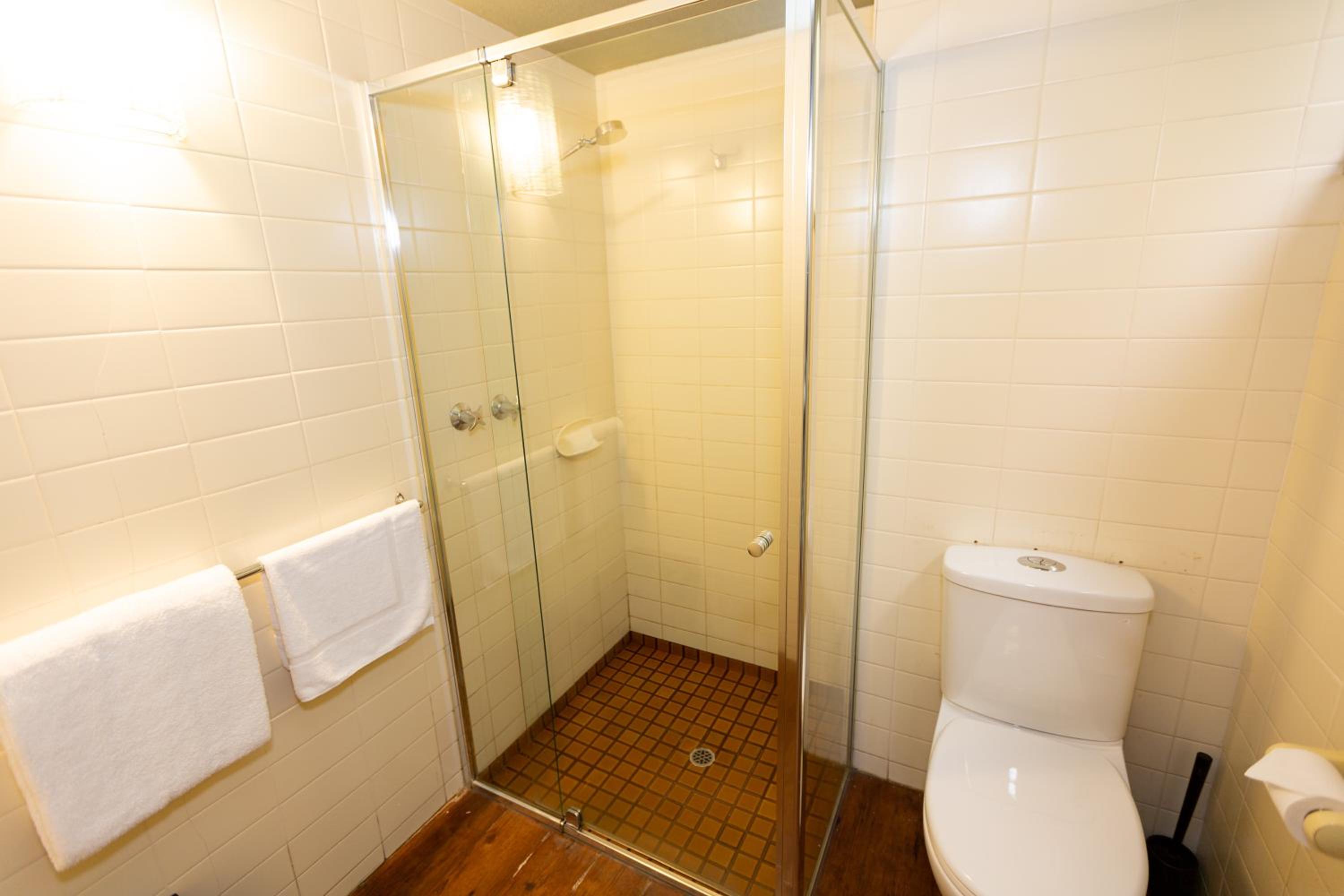 Deluxe Queen Room - Photo 6
