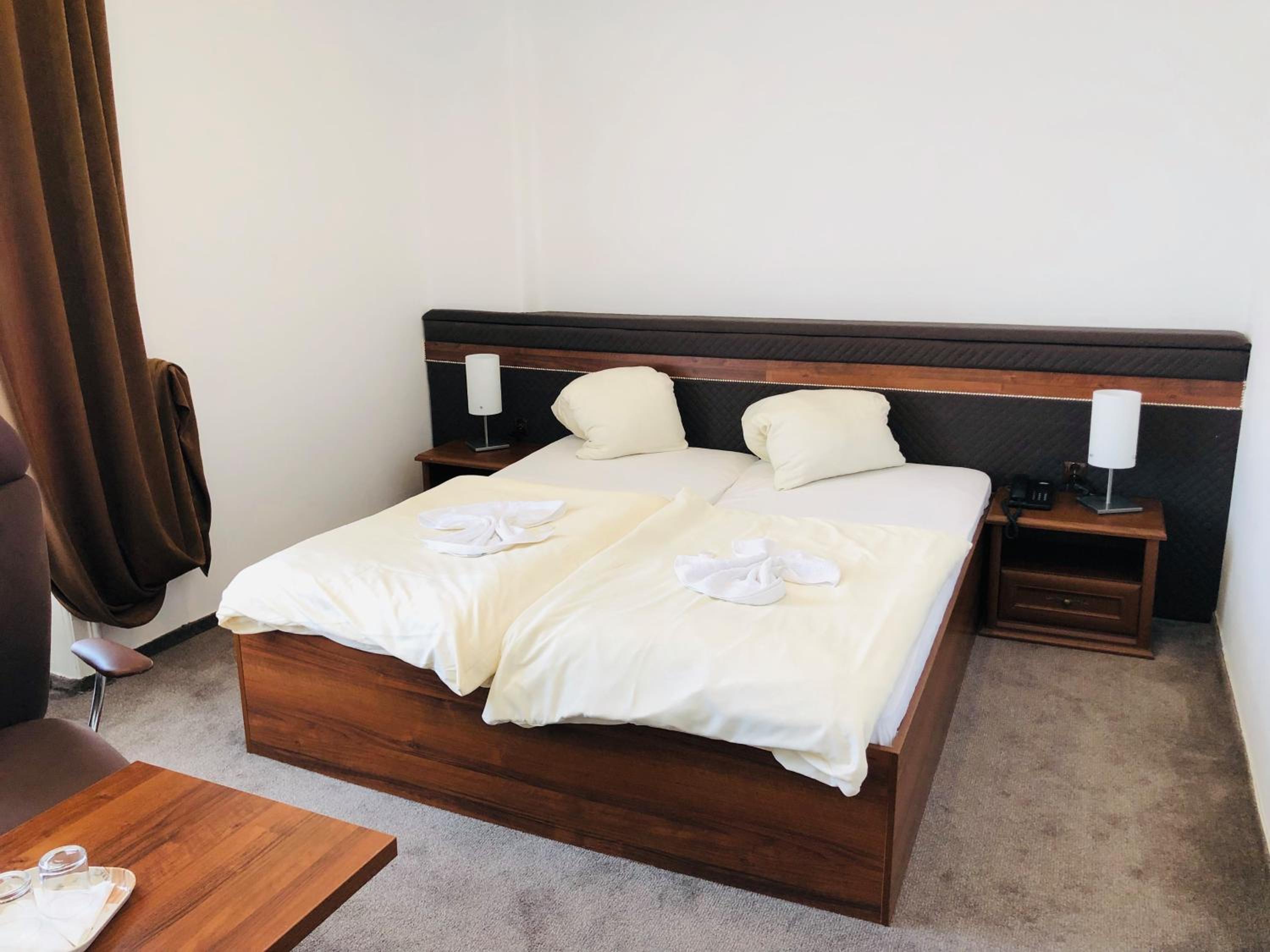 Deluxe Double Room with Shower - Photo 1