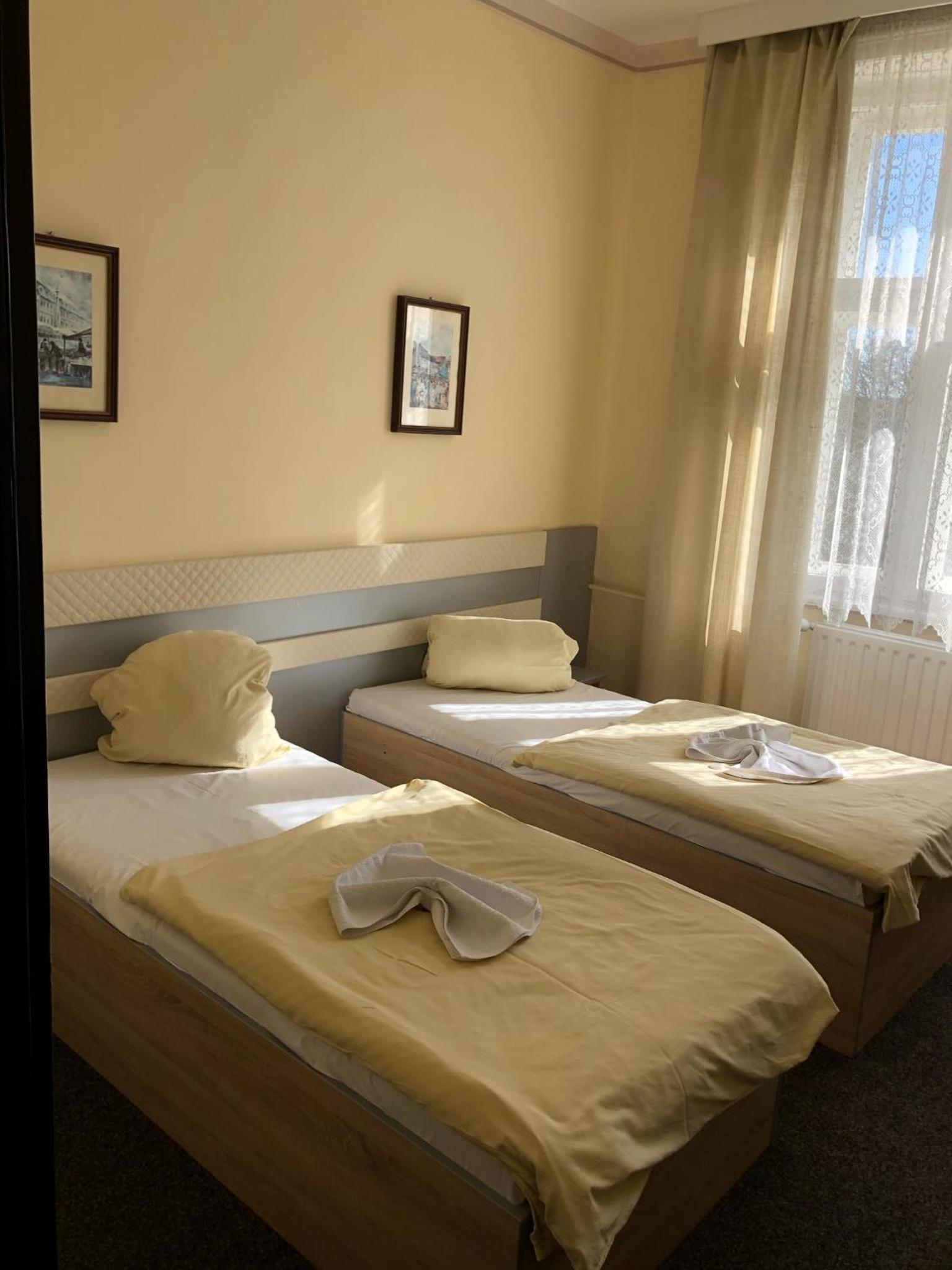 Standard Twin Room - Photo 1