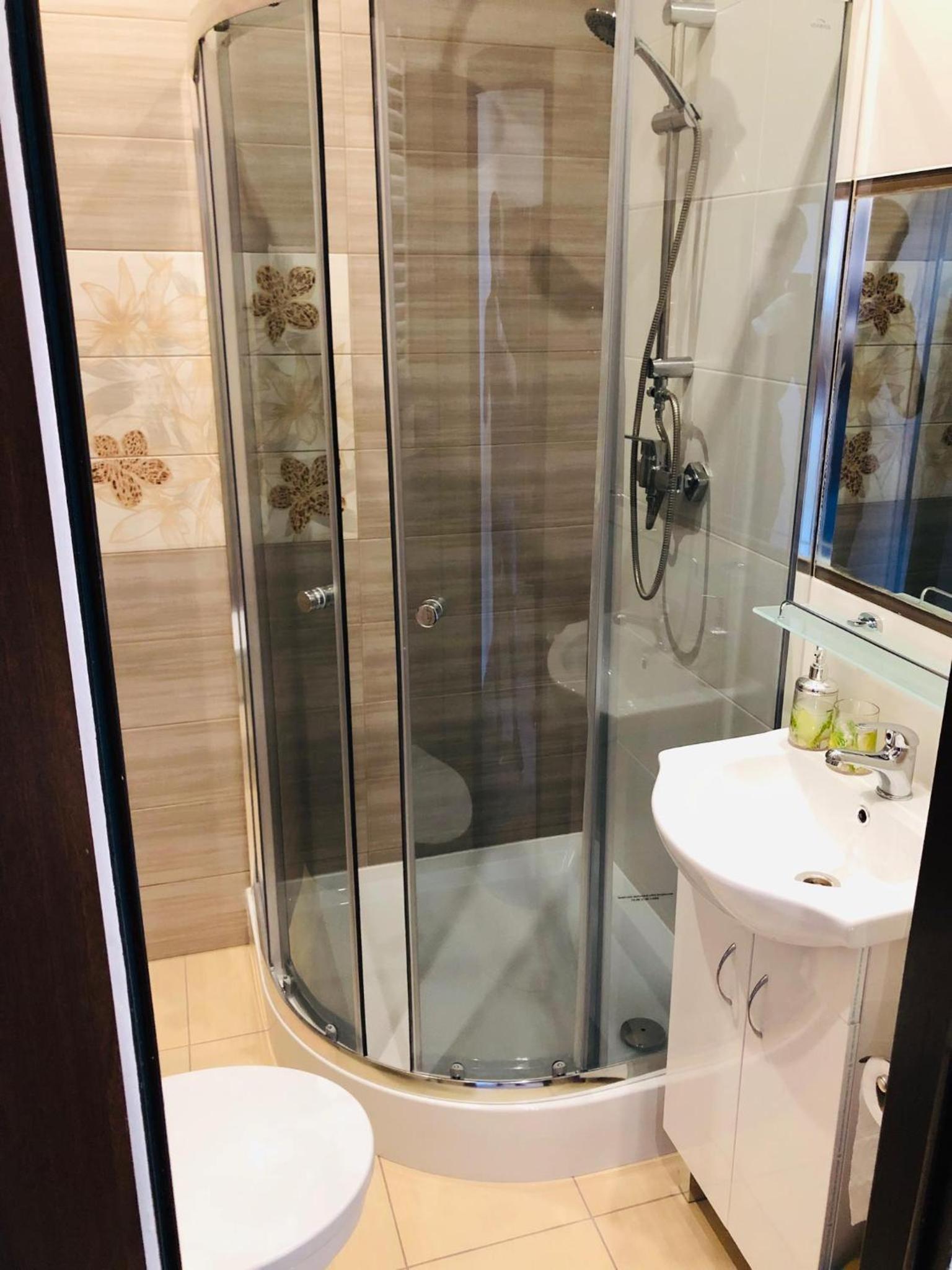 Deluxe Double Room with Shower - Photo 5