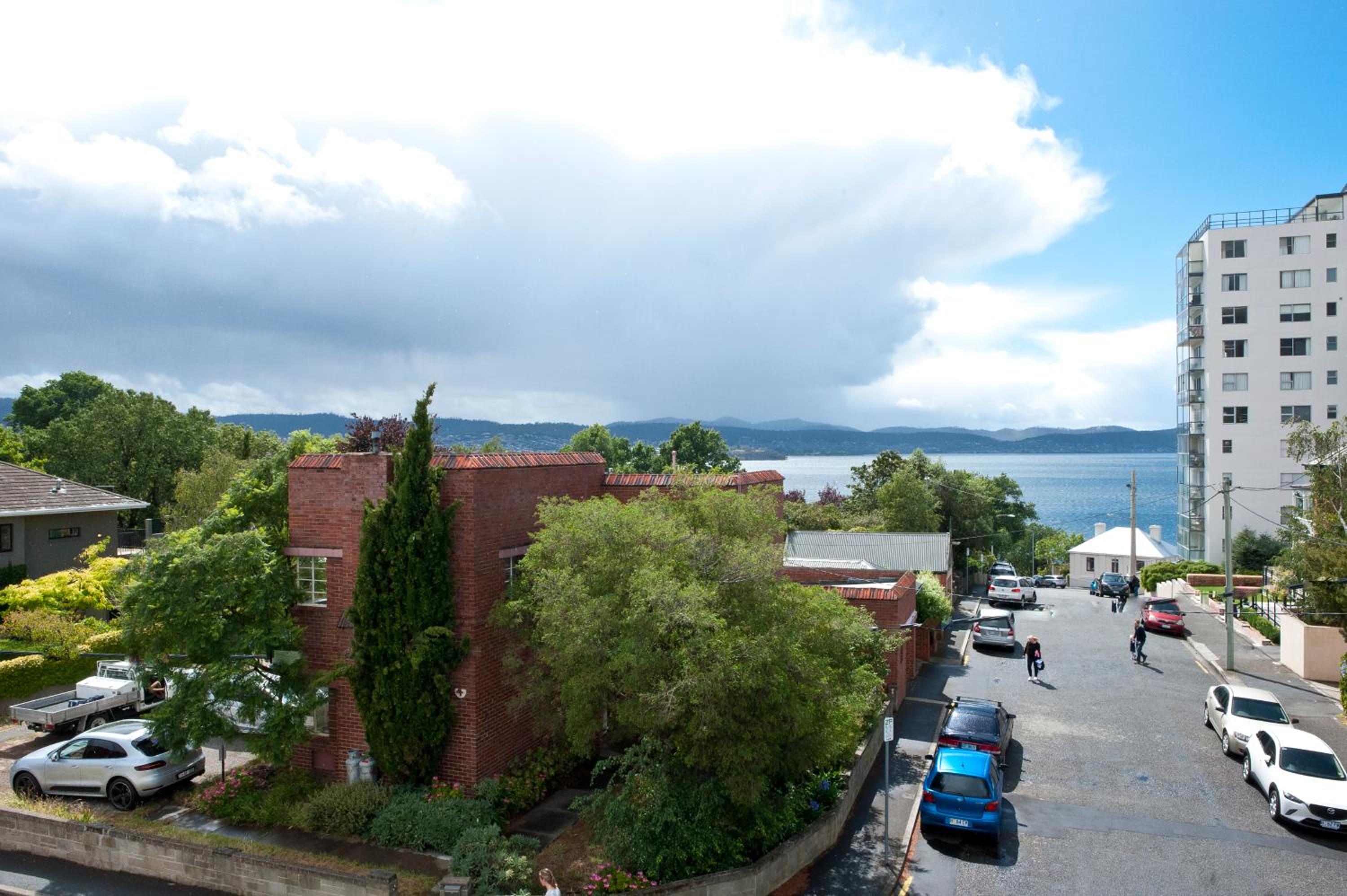 Apartment with Balcony photo 2