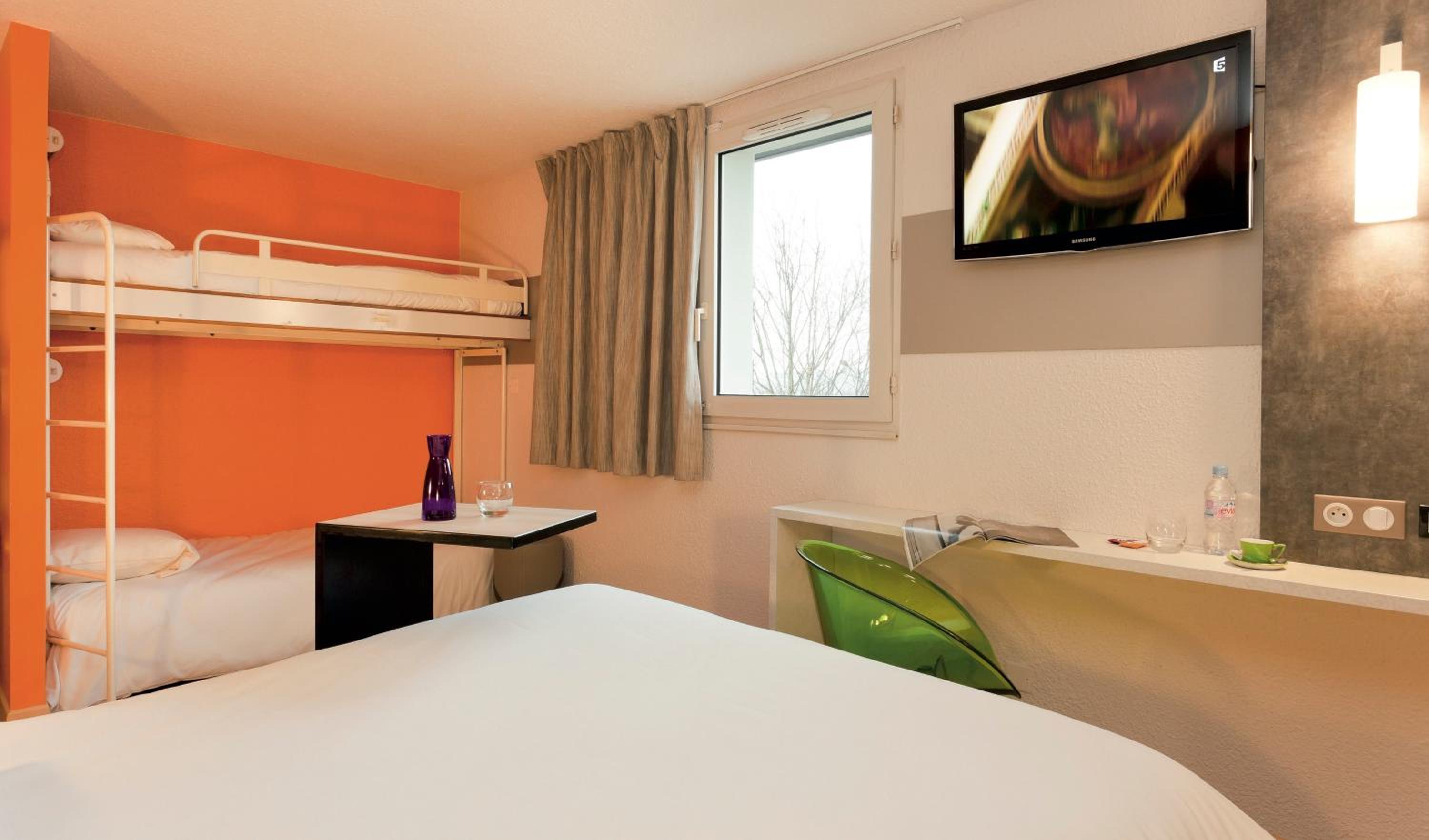 Standard Room with 1 Double and 1 Single Bed