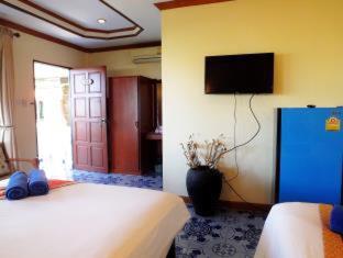 Junior Suite with Pool View photo 3