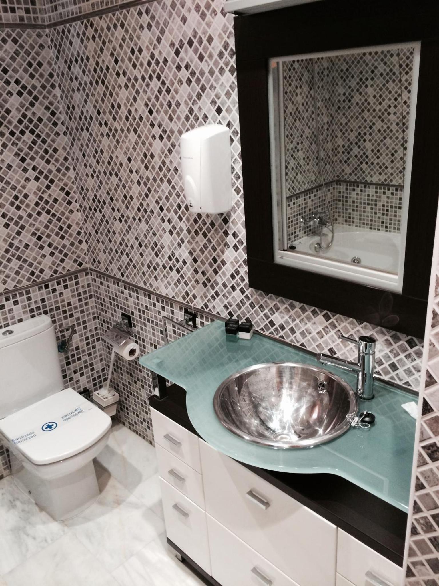 Standard One-Bedroom Apartment (1-2 Adults) photo 2