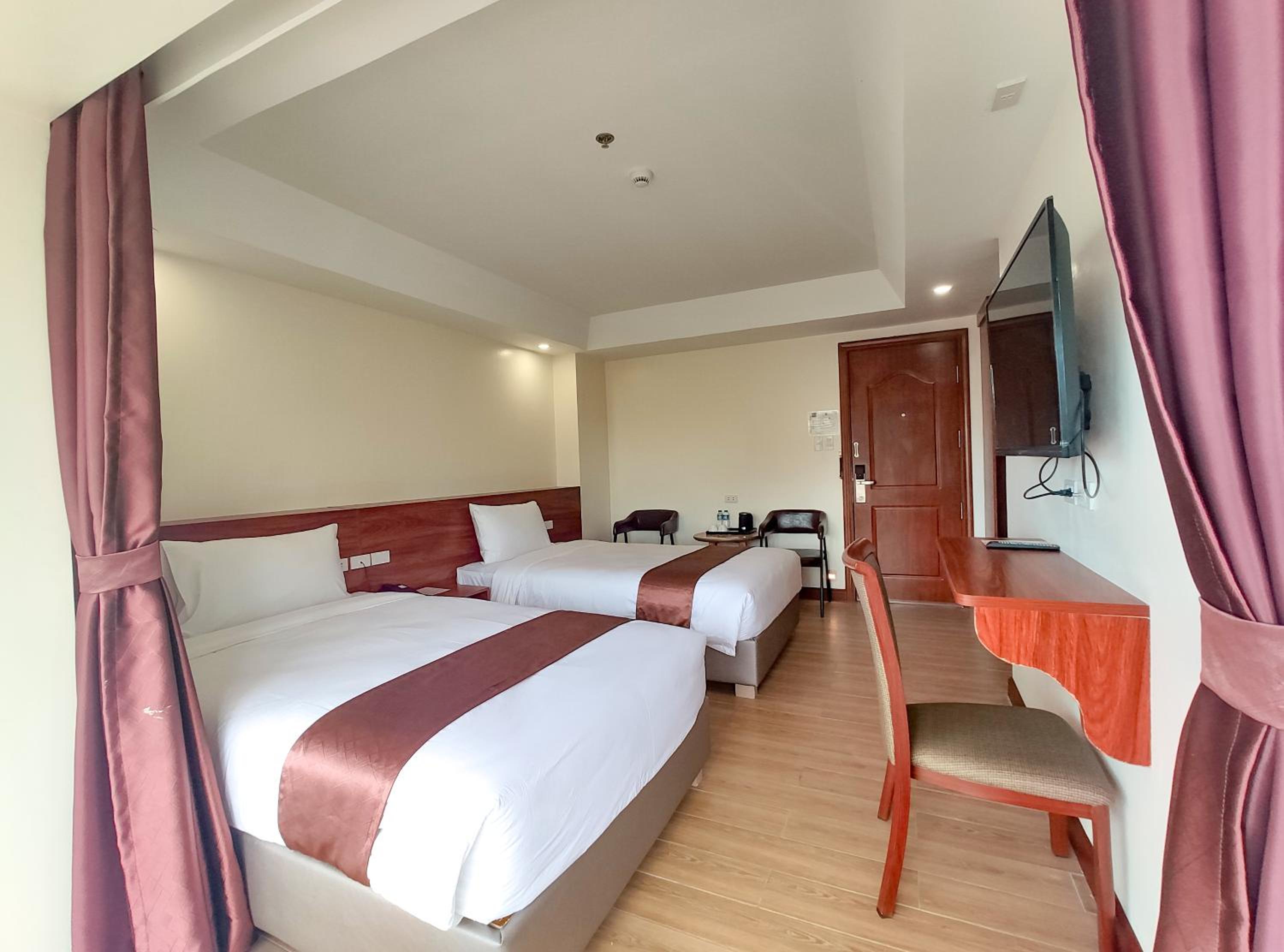 Double Room with Two Double Beds - Photo 3