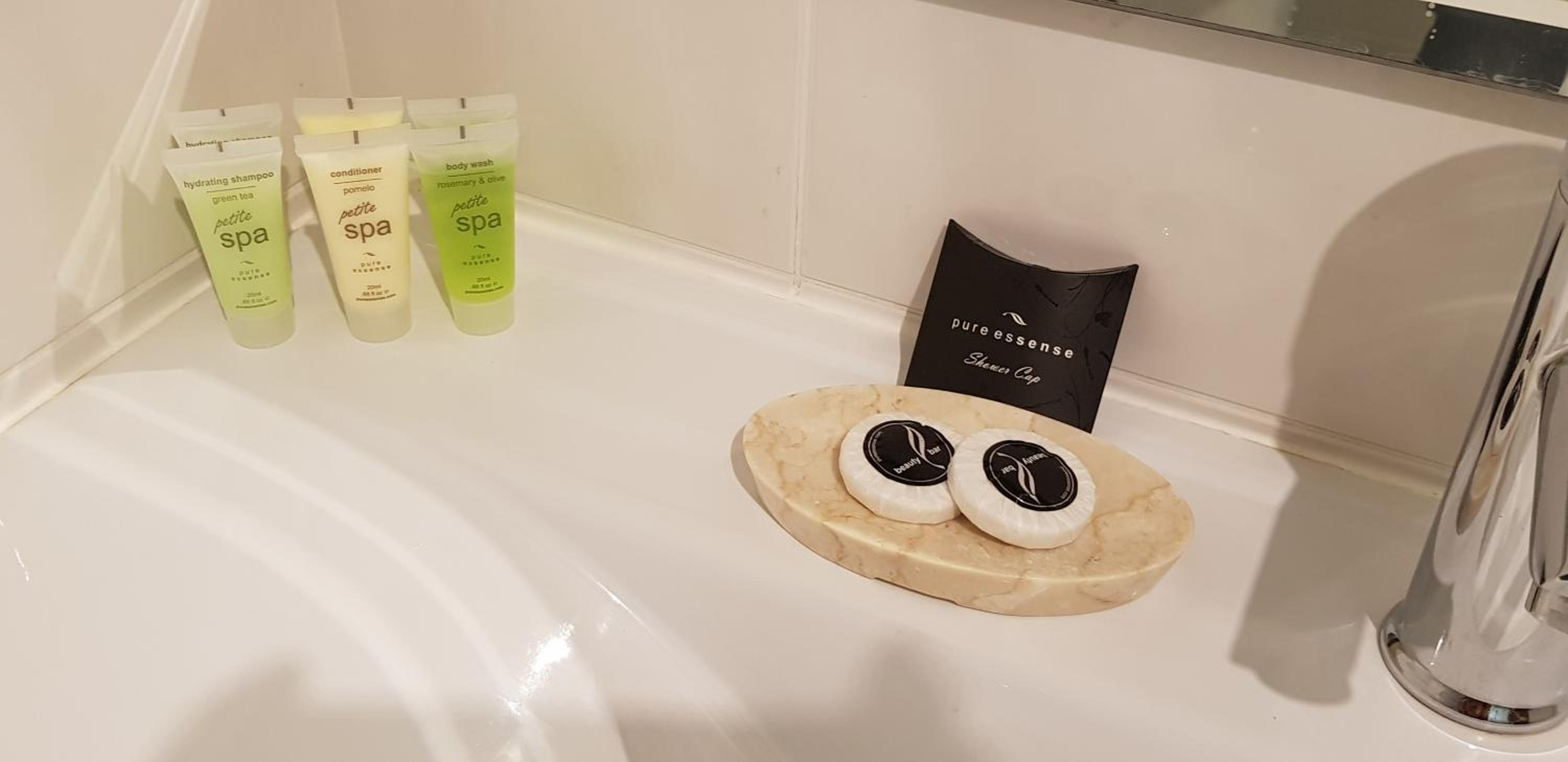 King Suite with Spa Bath photo 3