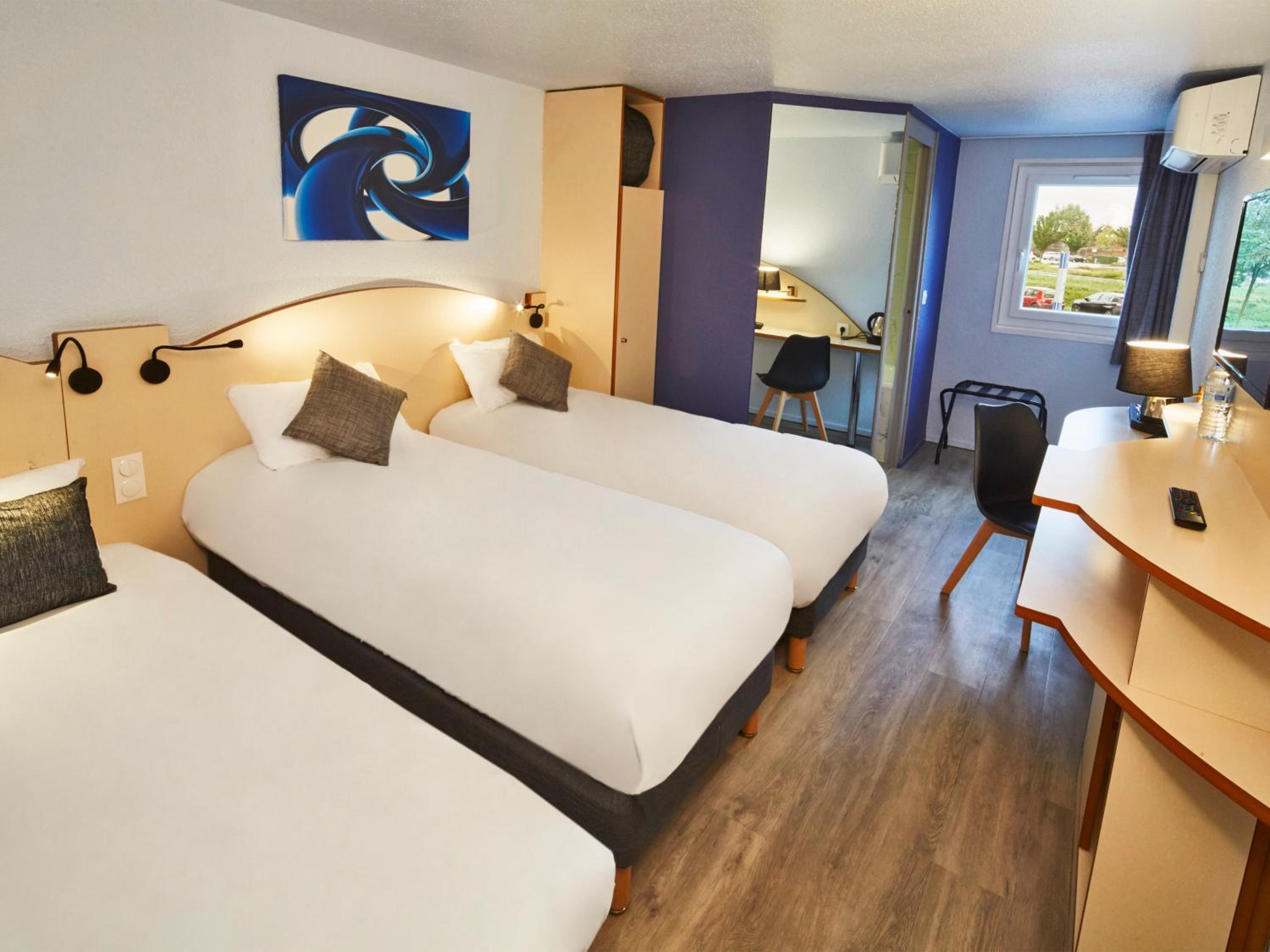 3 Single Beds - Photo 1