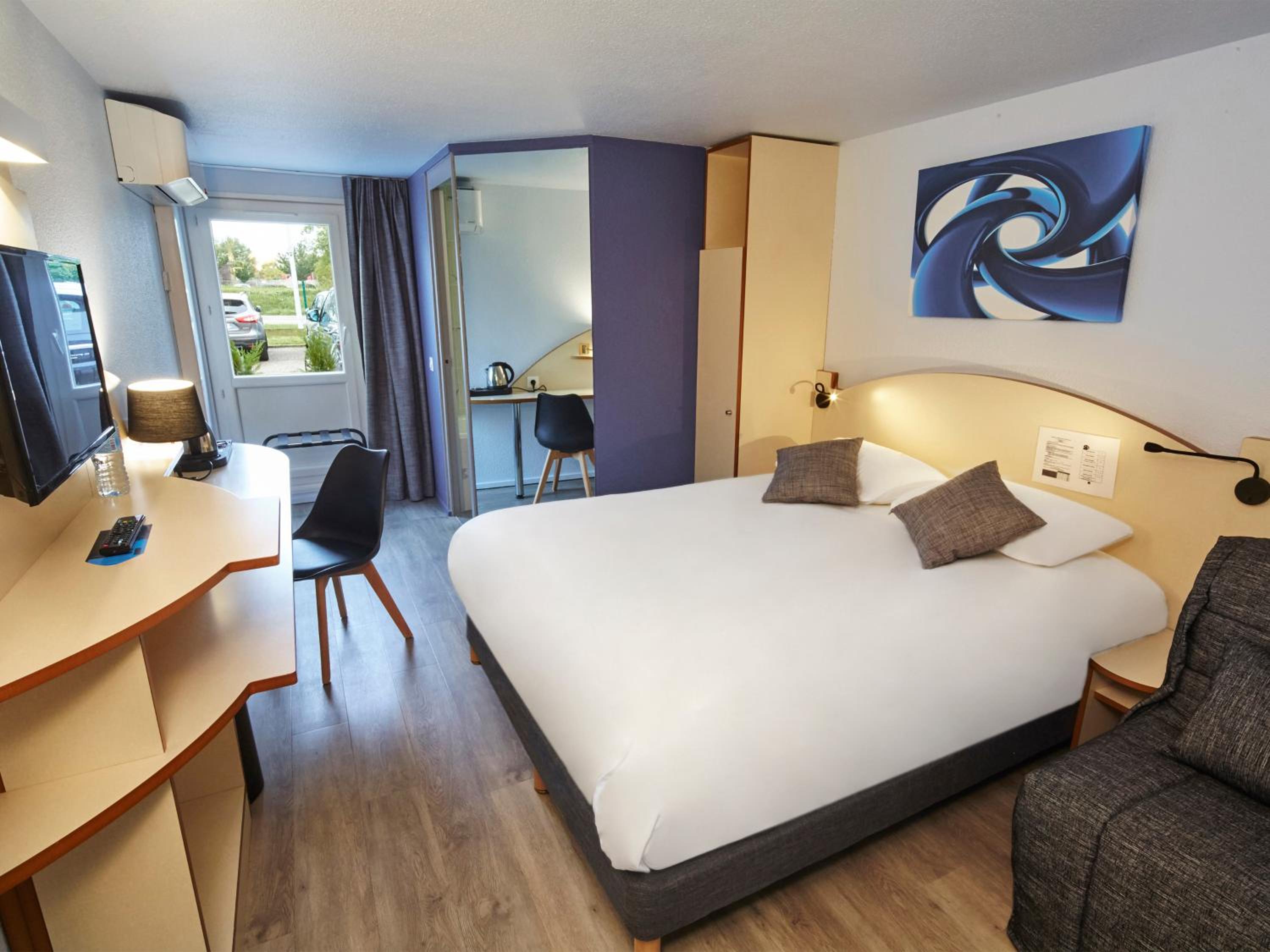 Triple Room with One Double Bed and One Single Bed - Photo 1