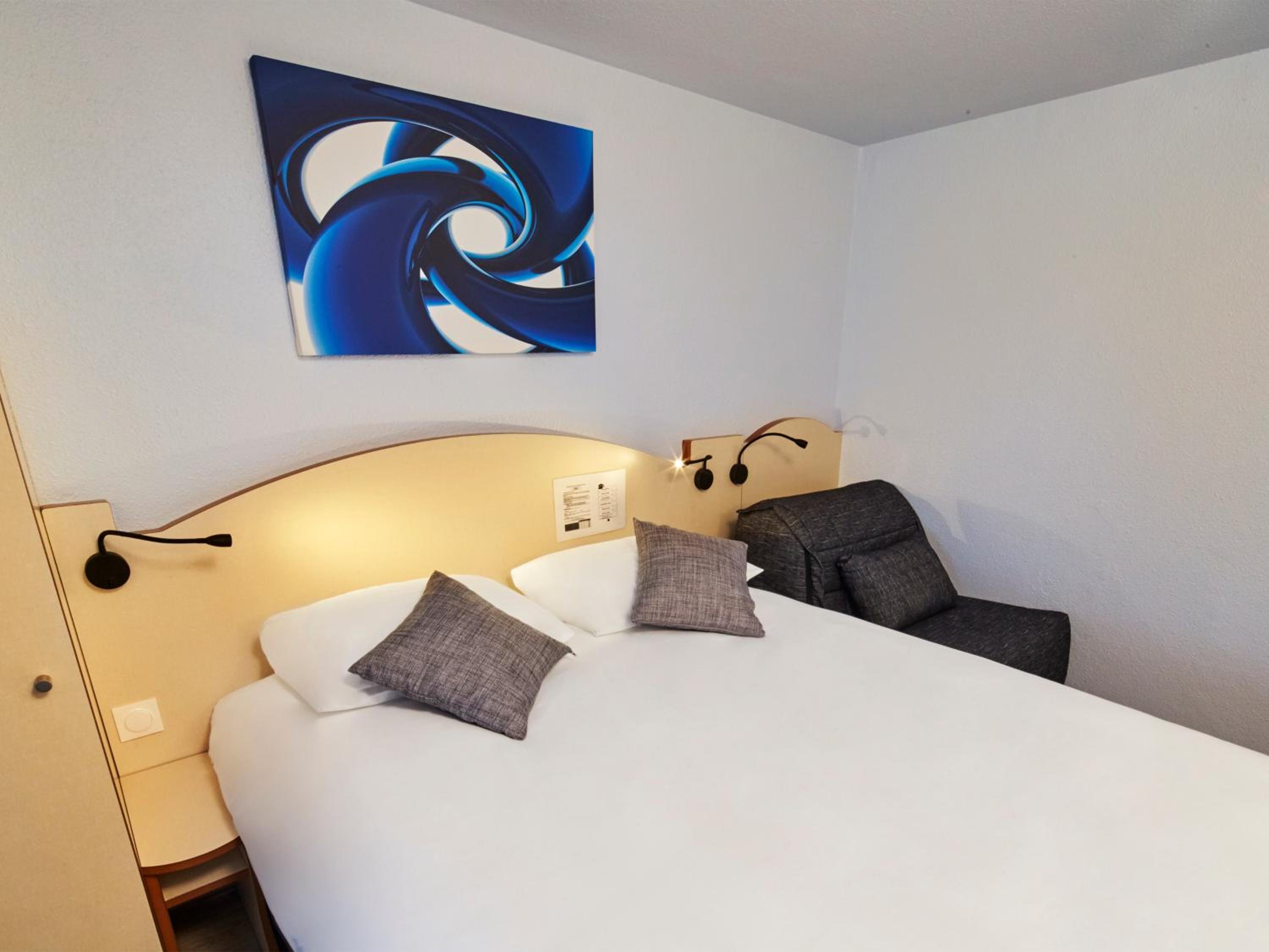 Triple Room with One Double Bed and One Single Bed - Photo 2