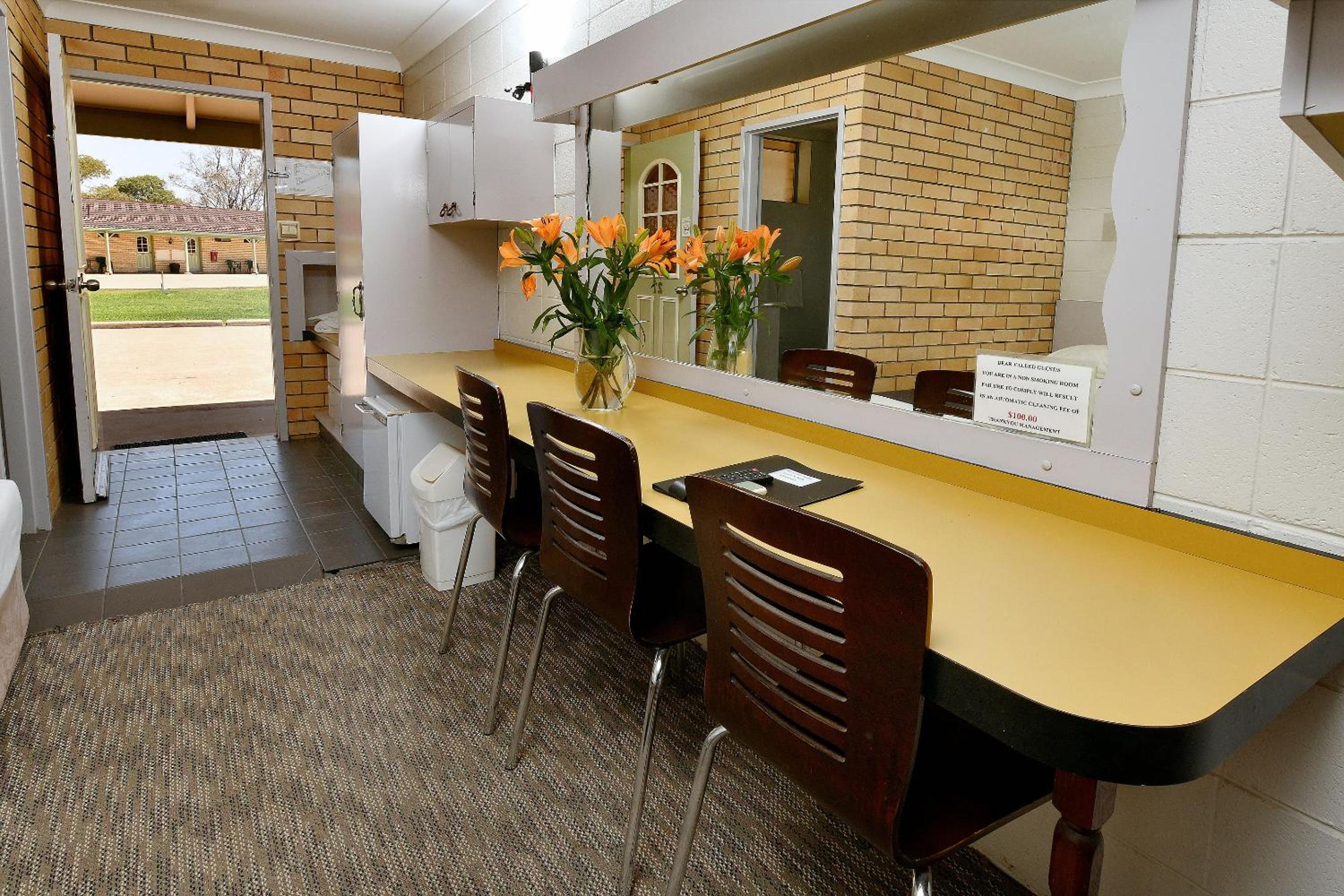 Family Room (4 Adults) photo 2