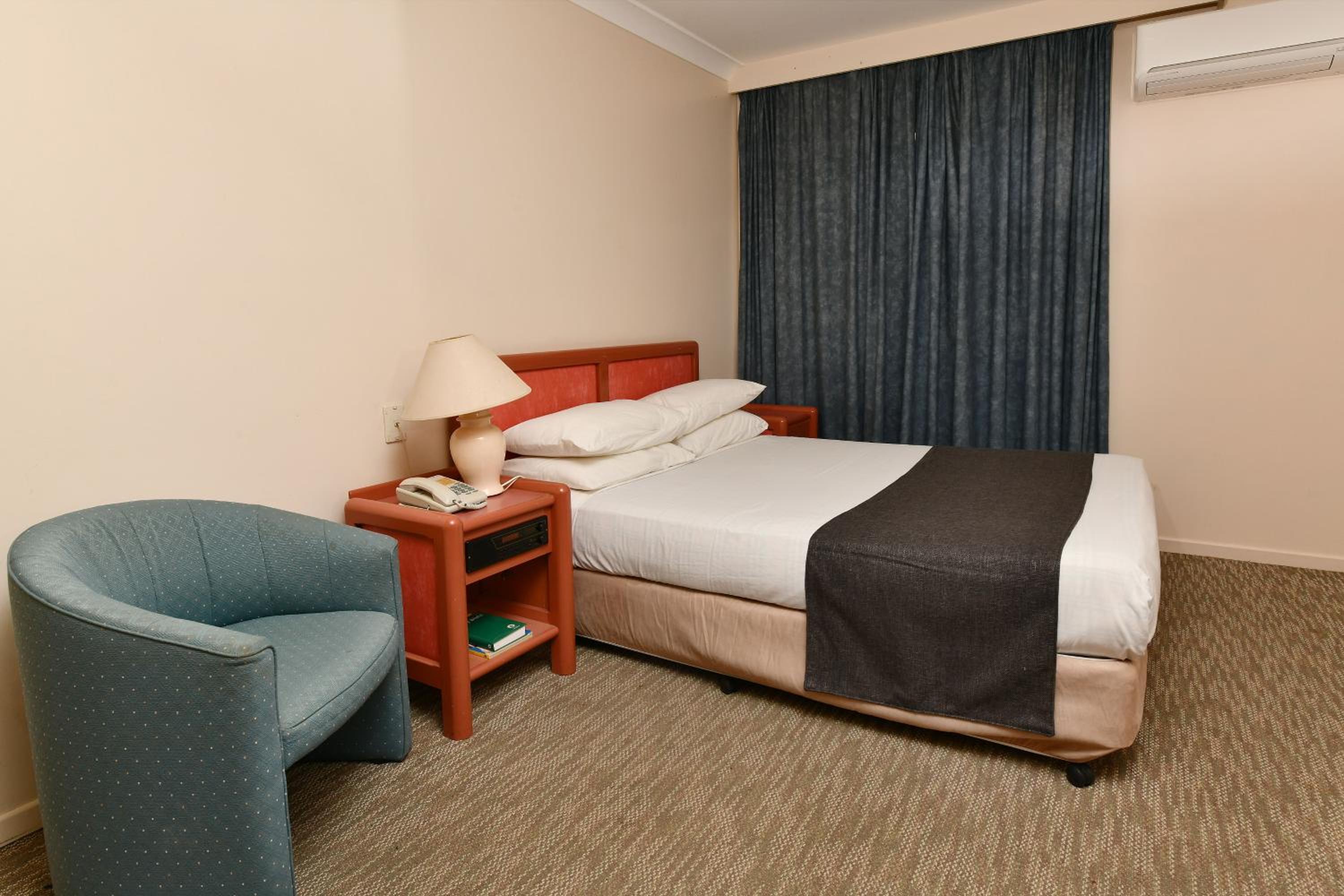 Standard Queen Room photo 2