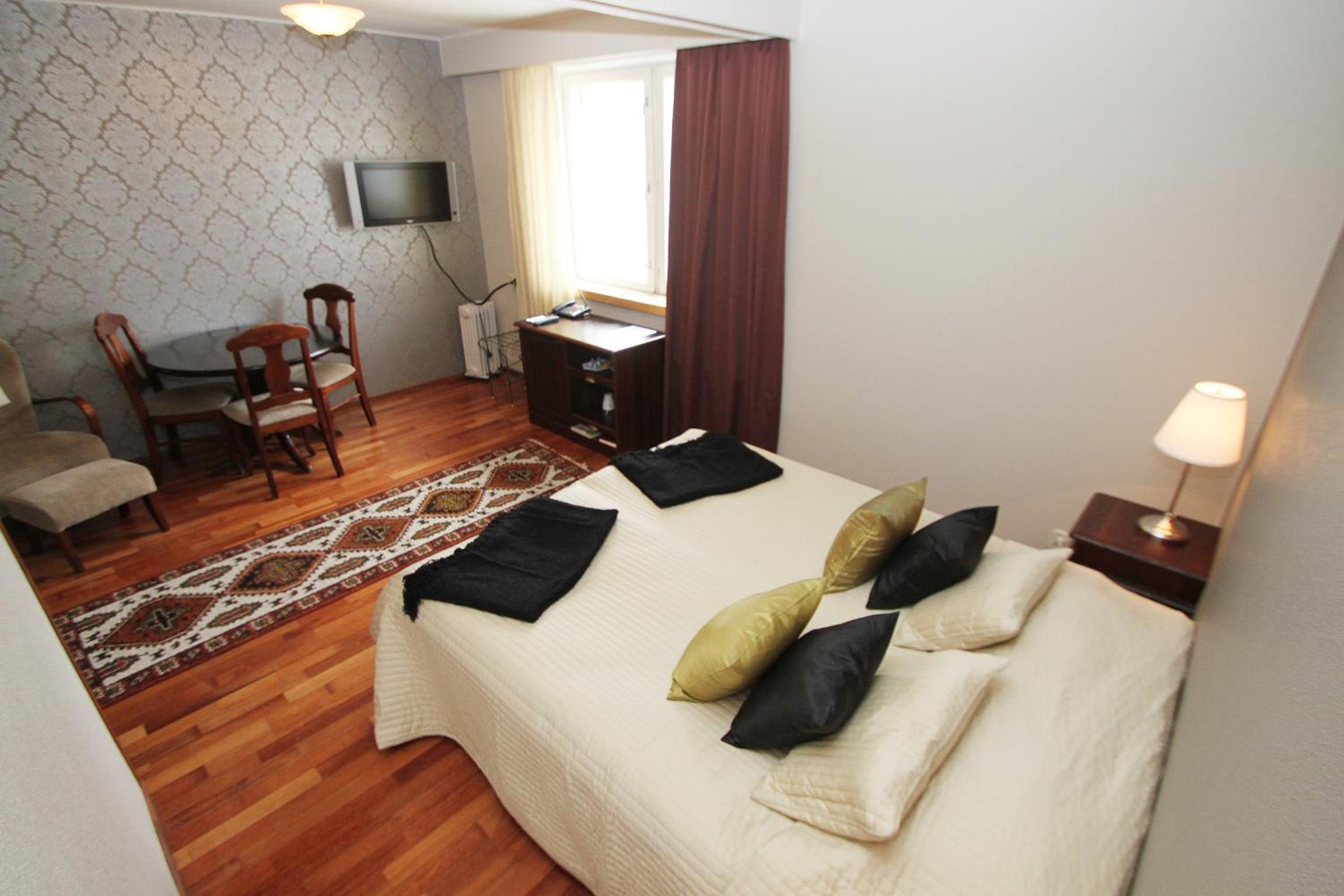 Suite - Photo 9