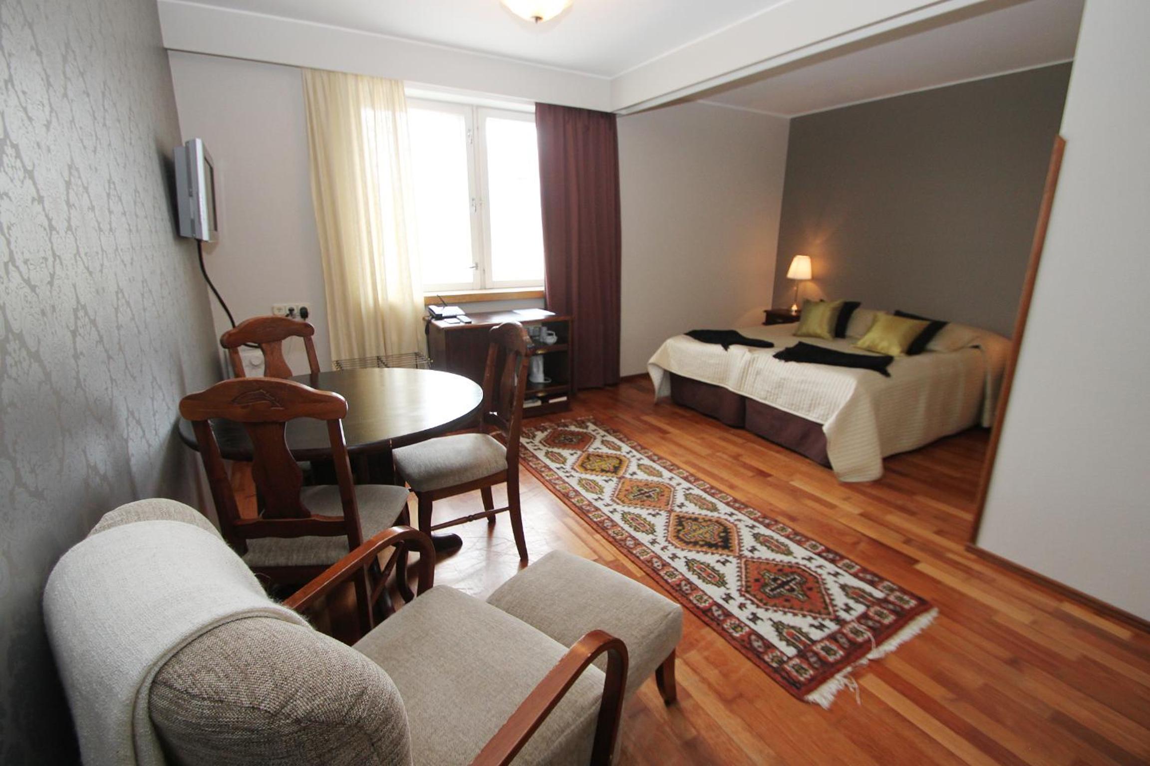 Suite - Photo 8