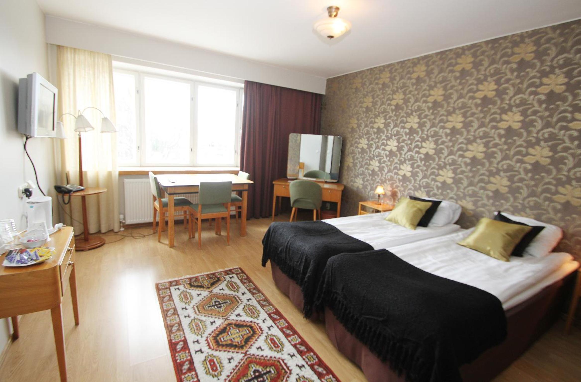 Suite - Photo 1