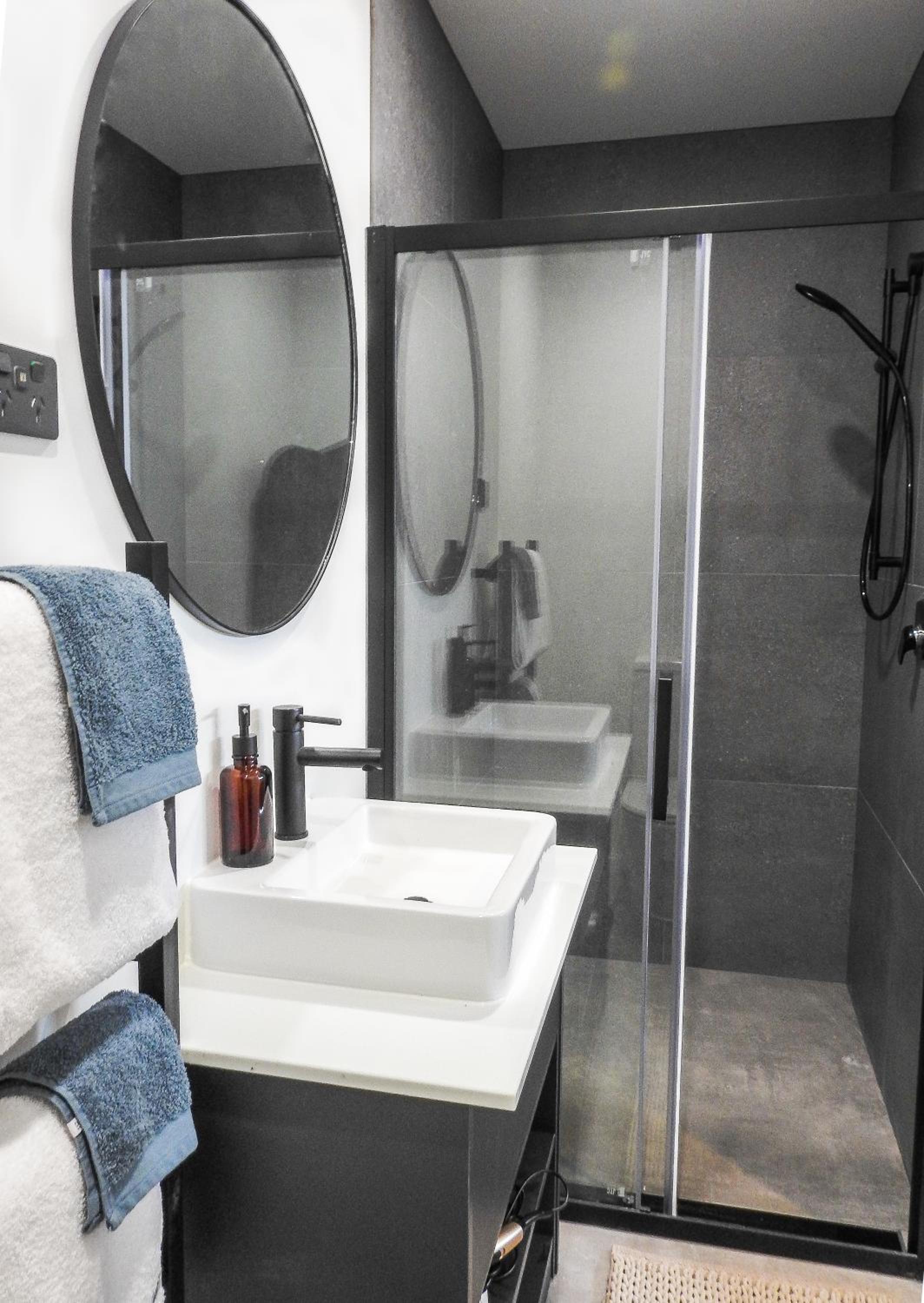 One-Bedroom Apartment - Photo 9