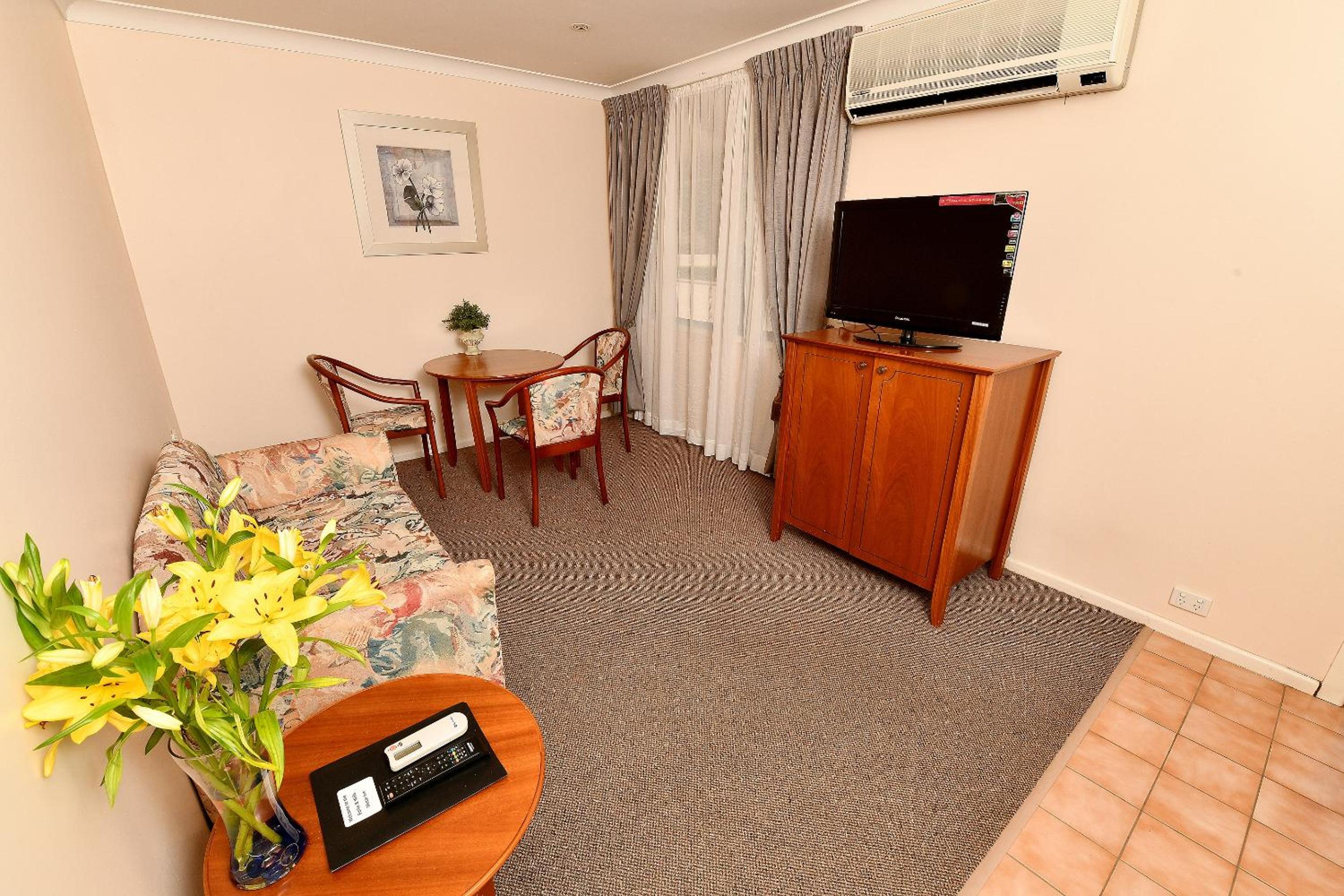 Queen Room with Spa Bath photo 2